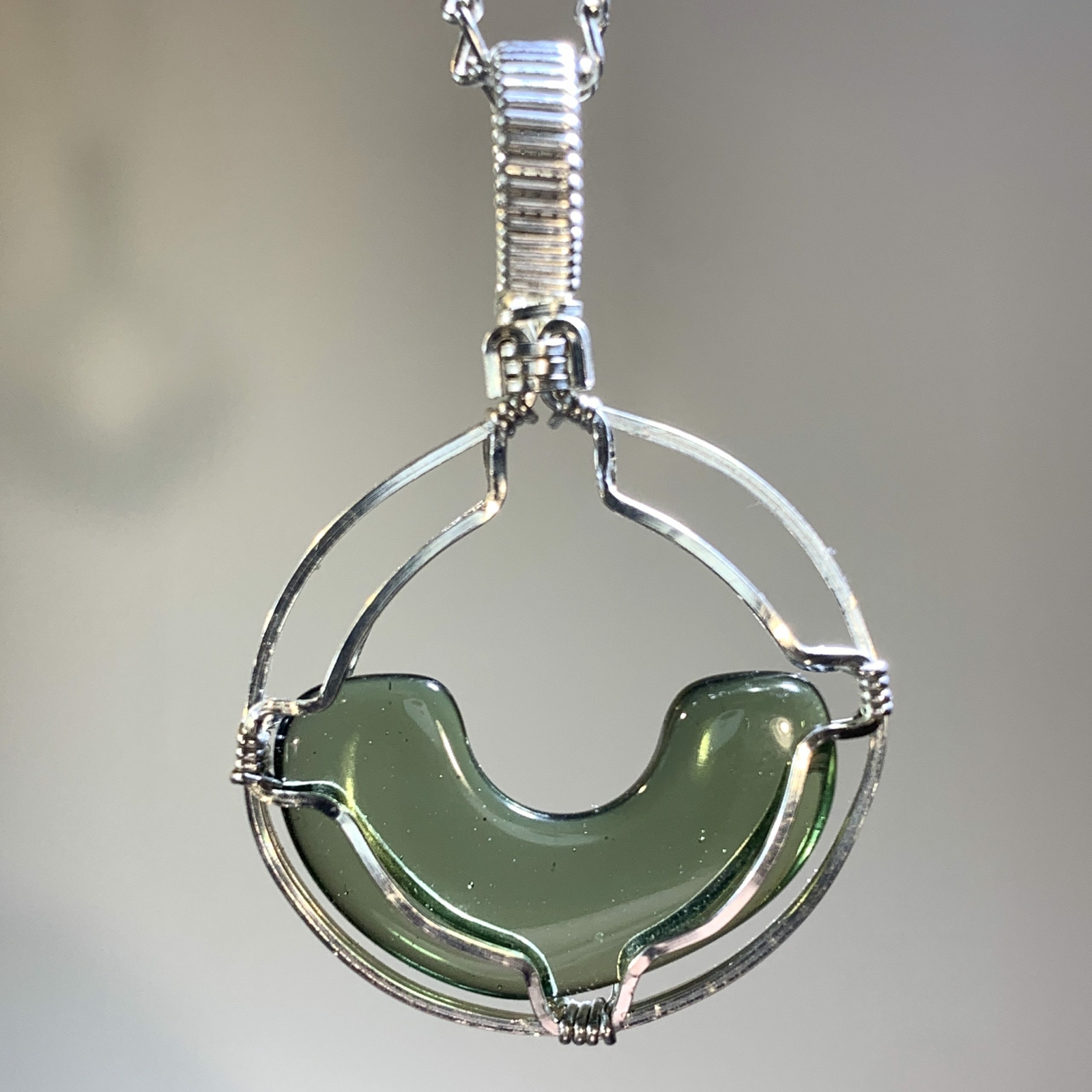 Moldavite pendant (polished) ‘smiley’