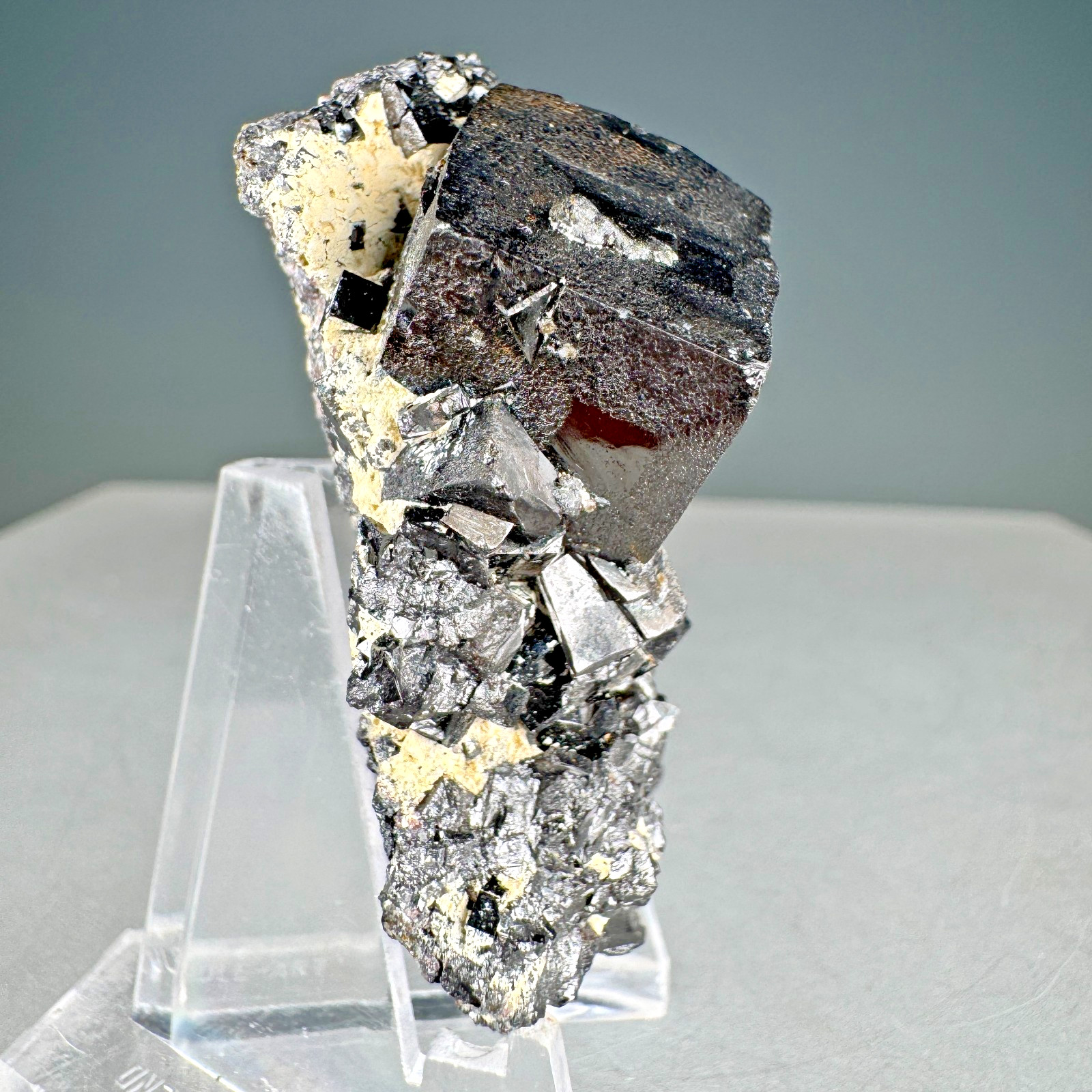 Fine Cubic Magnetite Crystals: Empire State No. 4 Mine, Balmat, New York