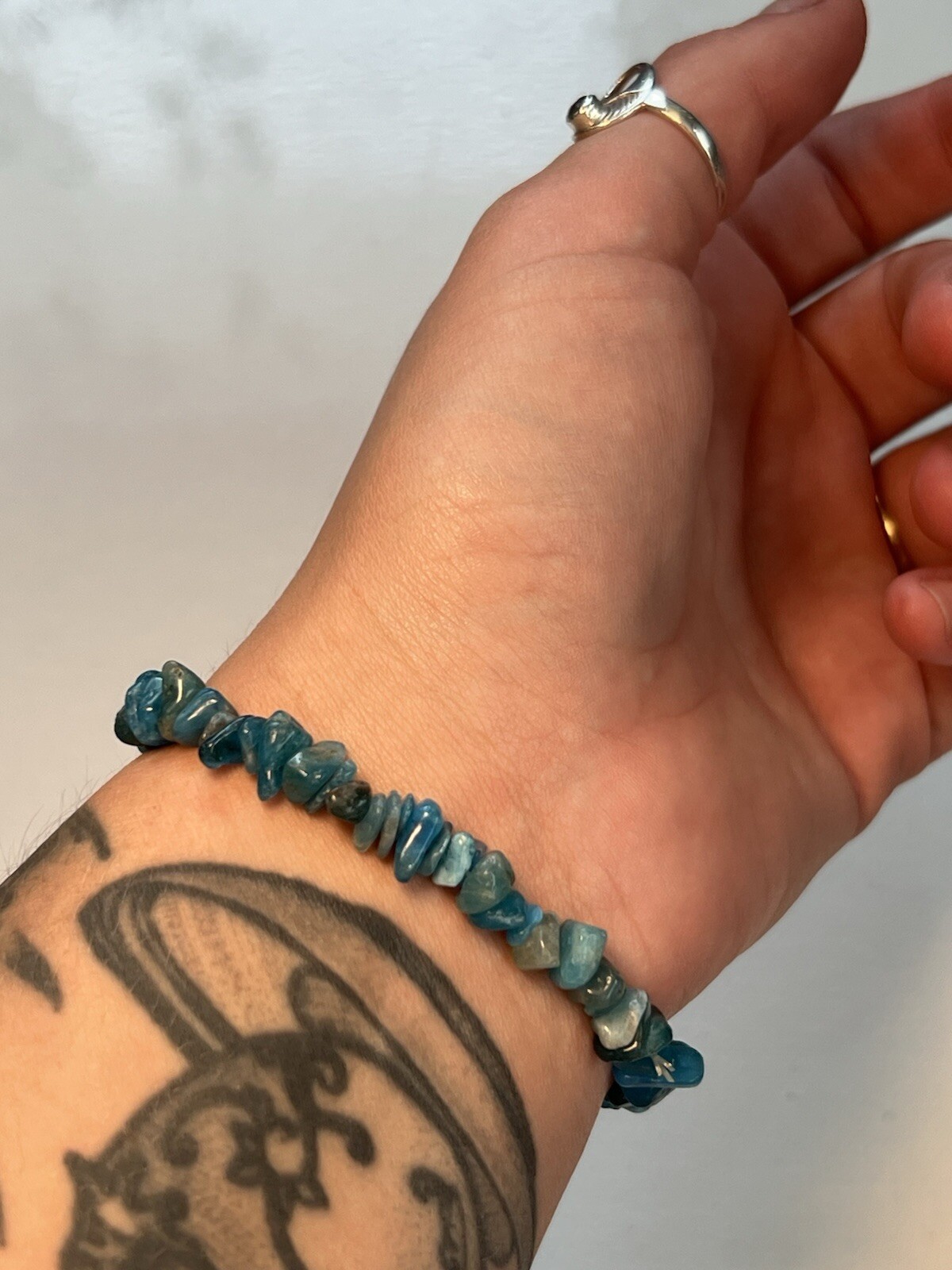 Natural Blue Apatite Chip Healing Stone Crystal Stretch Elastic Bracelet