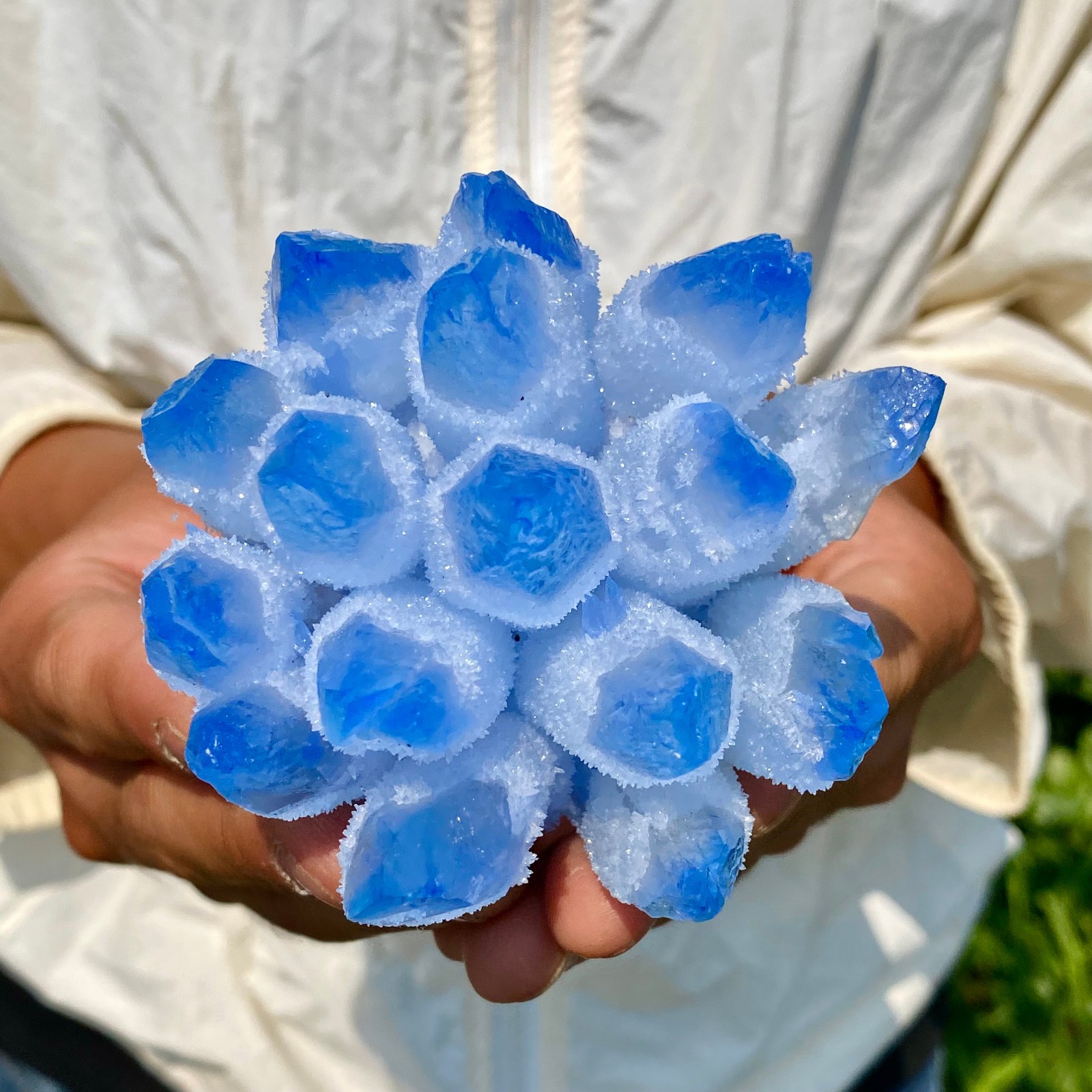 422G Newly discovered blue crystal cluster flower shaped mineral specimen