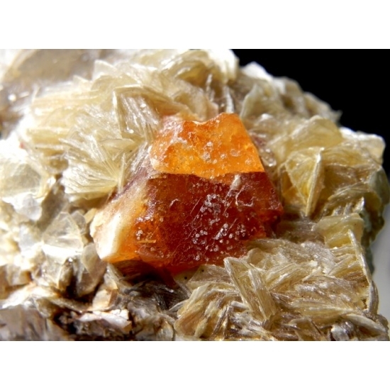 KB: SW FL BRIGHT BLUE/WHITE XL OF SCHEELITE IN MATRIX, XUEBAODING MINE, CHINA