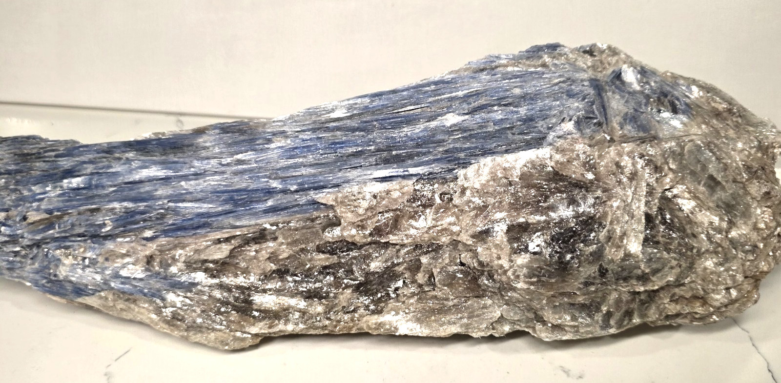 8LB 15″ BLUE OCEAN KYANITE IN NATURAL MICA FORM