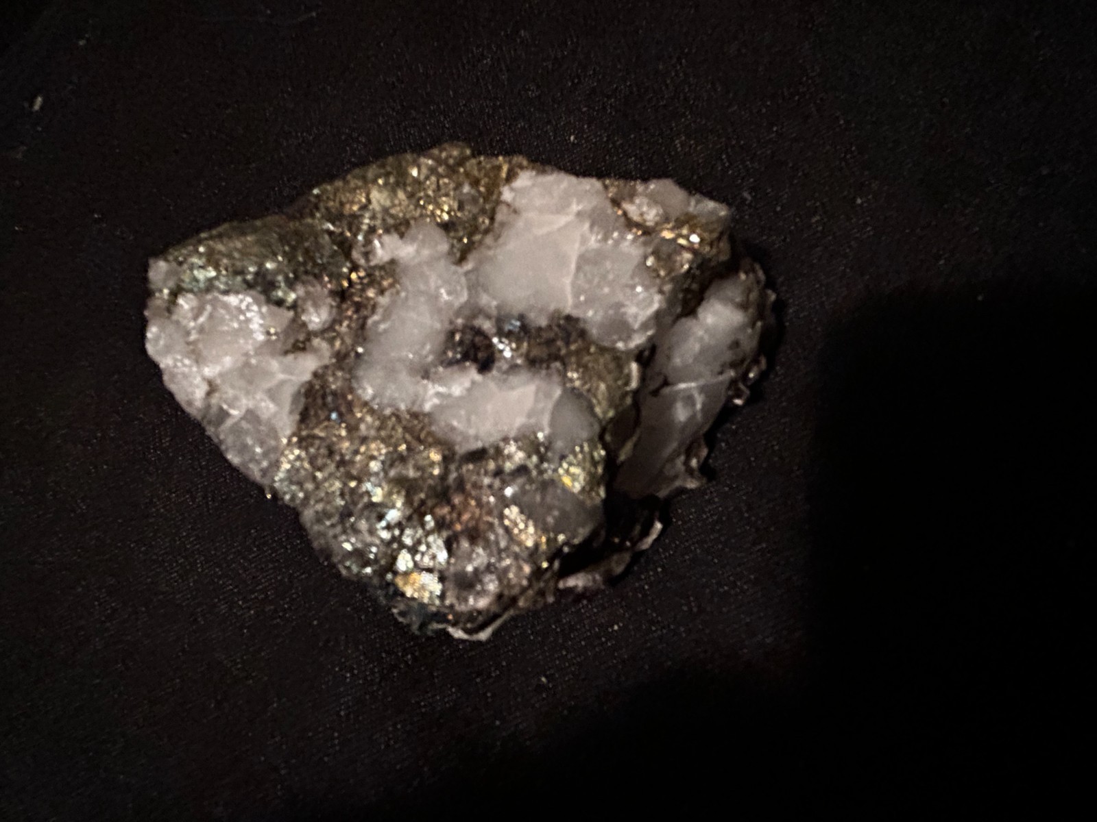 KB: SW FL BRIGHT BLUE/WHITE XLS OF SCHEELITE ON MATRIX, HUNAN PROVINCE, CHINA