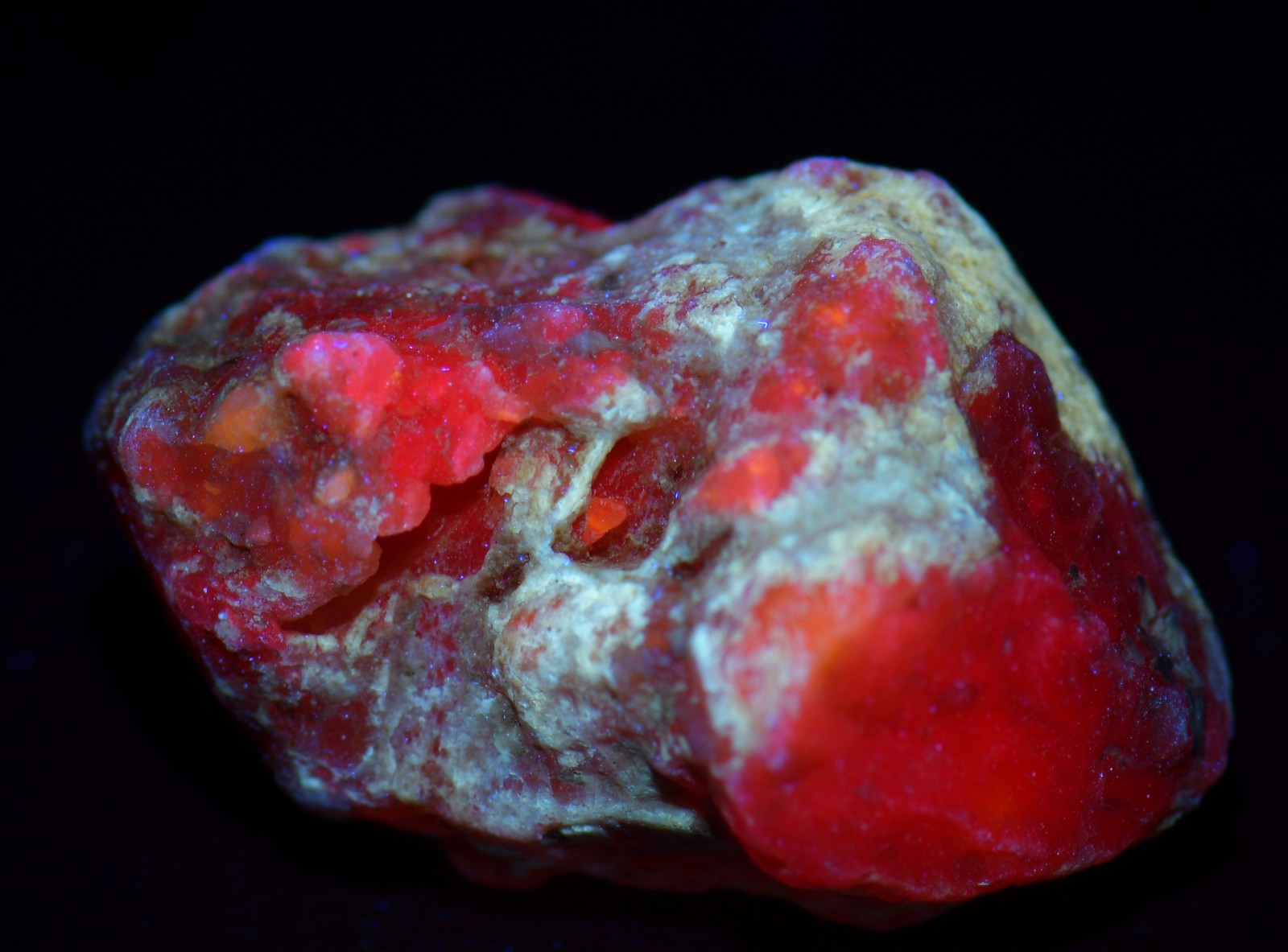 Pink Sapphire crystal, dual color fluorescence! North Carolina. 15 grams.