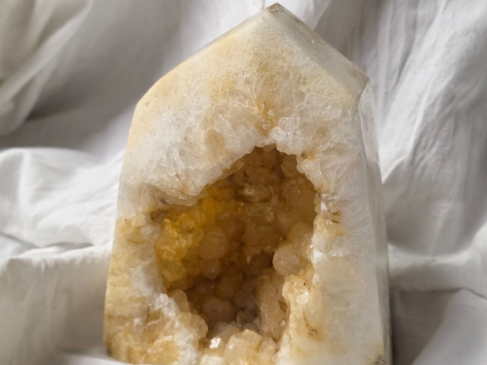 2.47 lb Tennessee Quartz Tower with Geode Quartz pocket 5 inches Free Standing