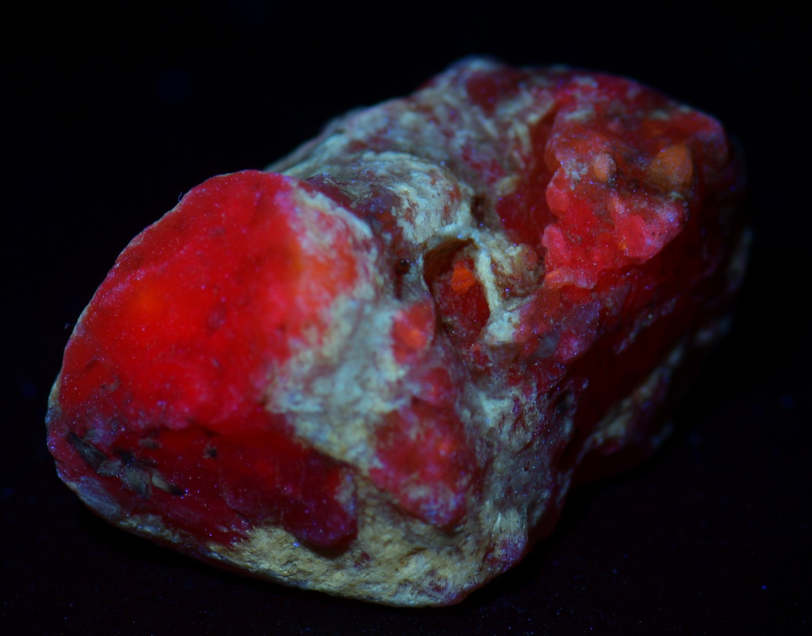 Pink Sapphire crystal, dual color fluorescence! North Carolina. 15 grams.