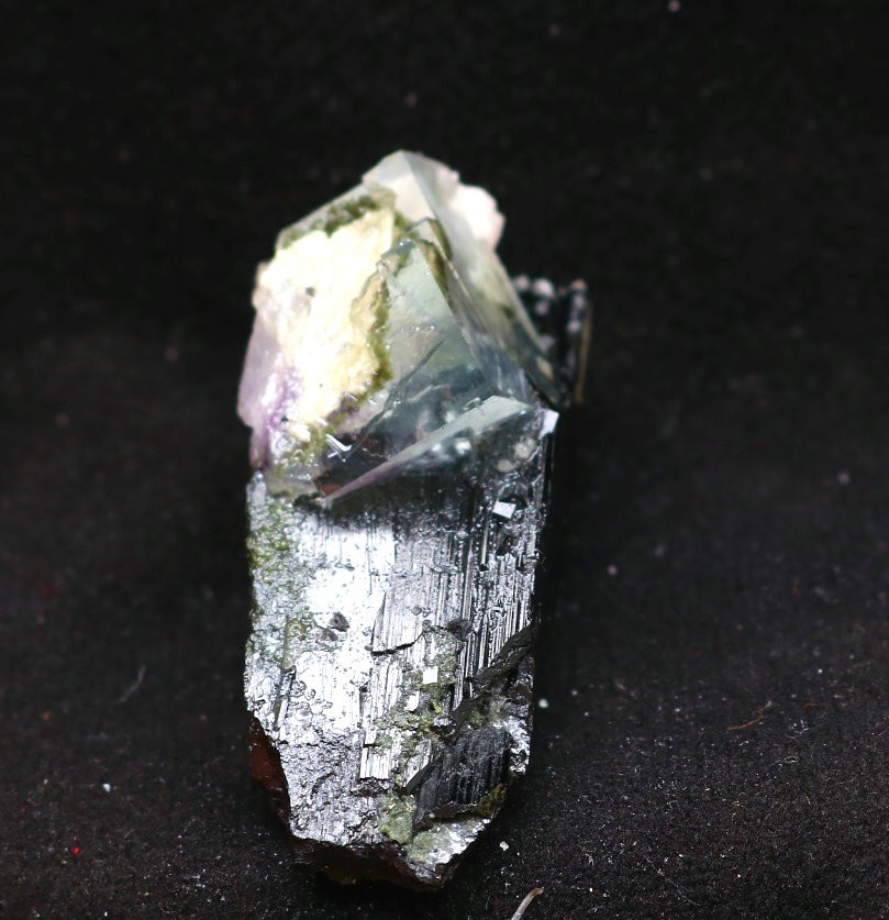 Natural Blue Cubic fluorite Black tungsten ore Mica mineral specimen/yaogangxian