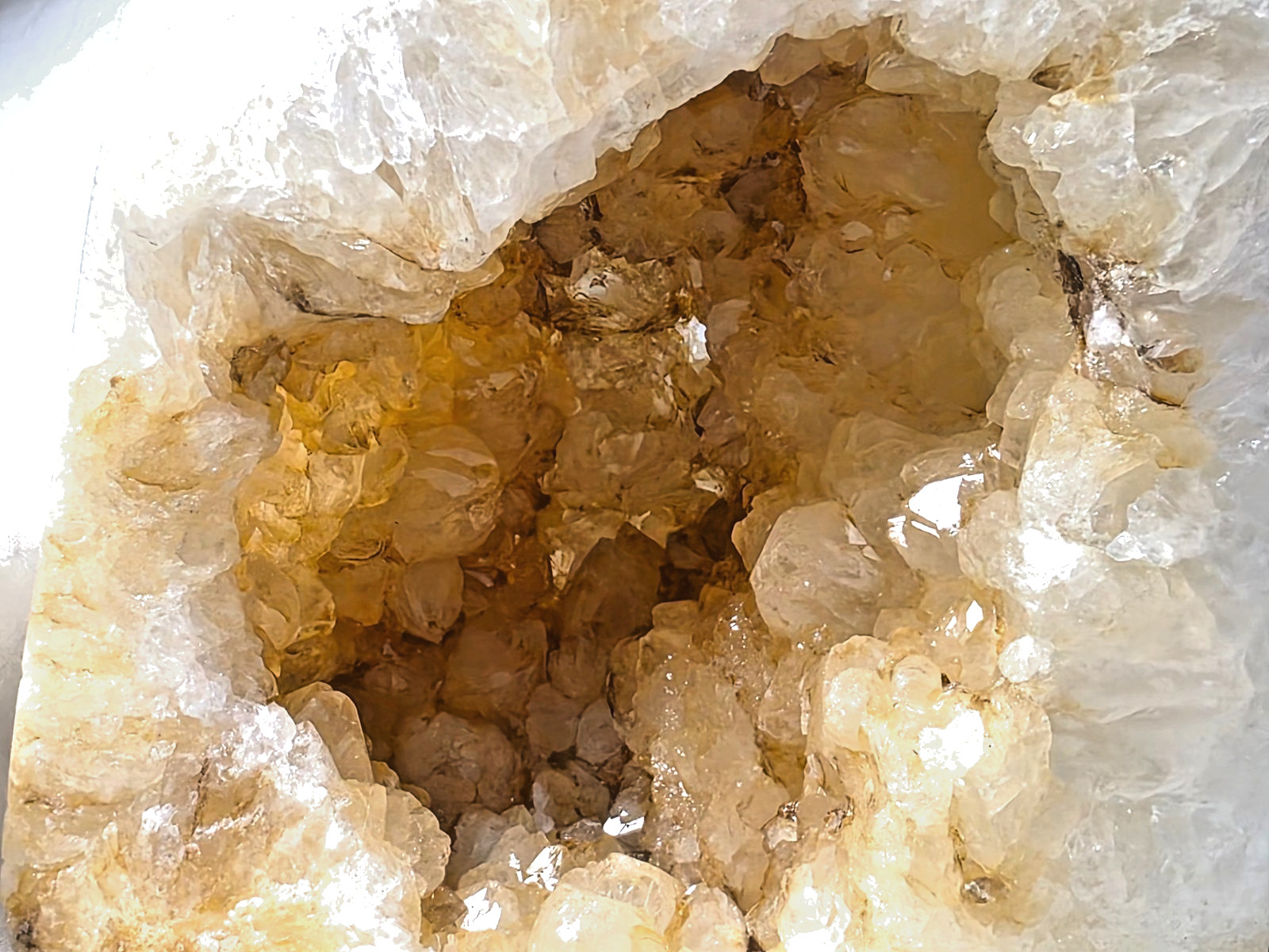 2.47 lb Tennessee Quartz Tower with Geode Quartz pocket 5 inches Free Standing
