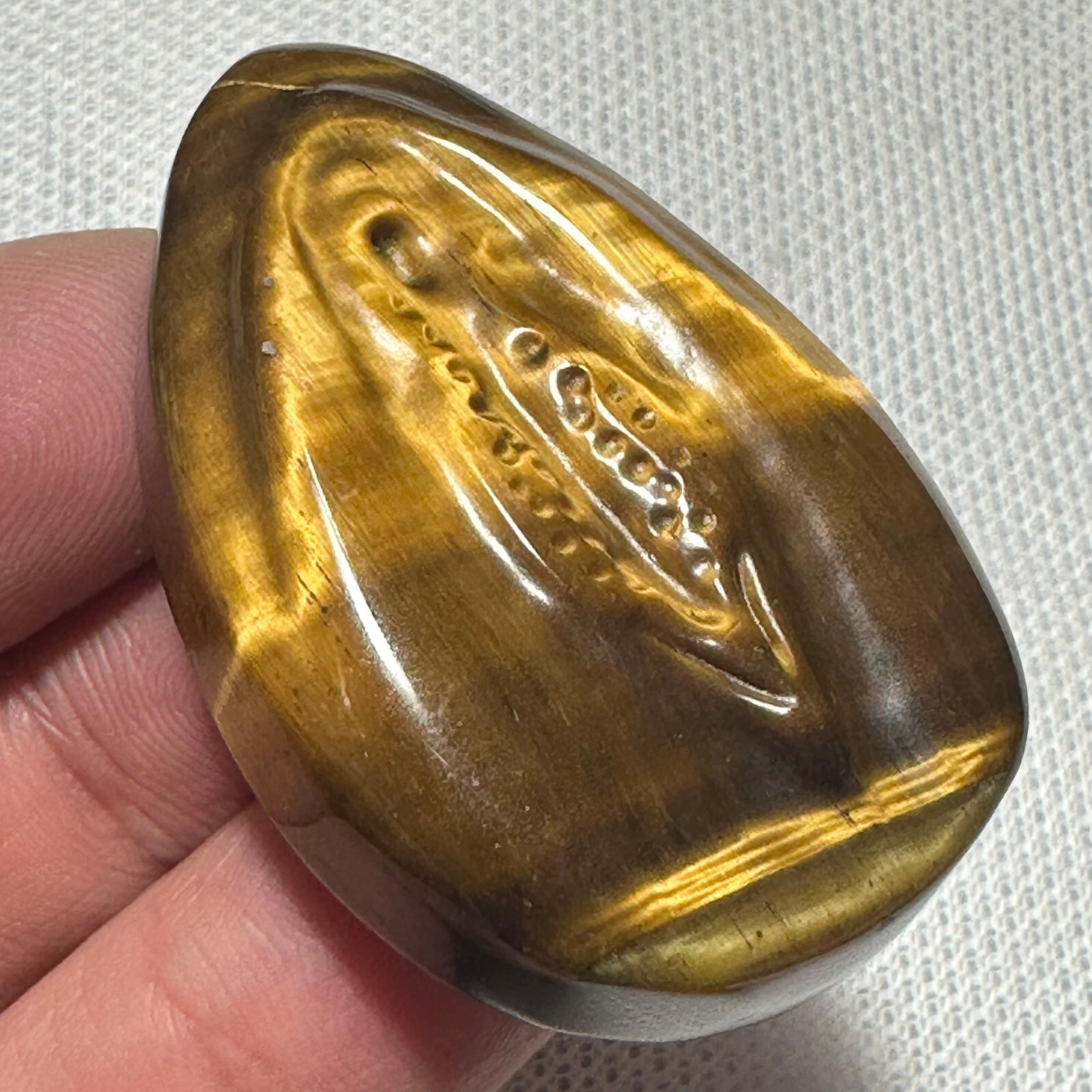 Natural Tiger eye Carved Vagina Quartz Skull Crystal Specimen Reiki Healing 1PC