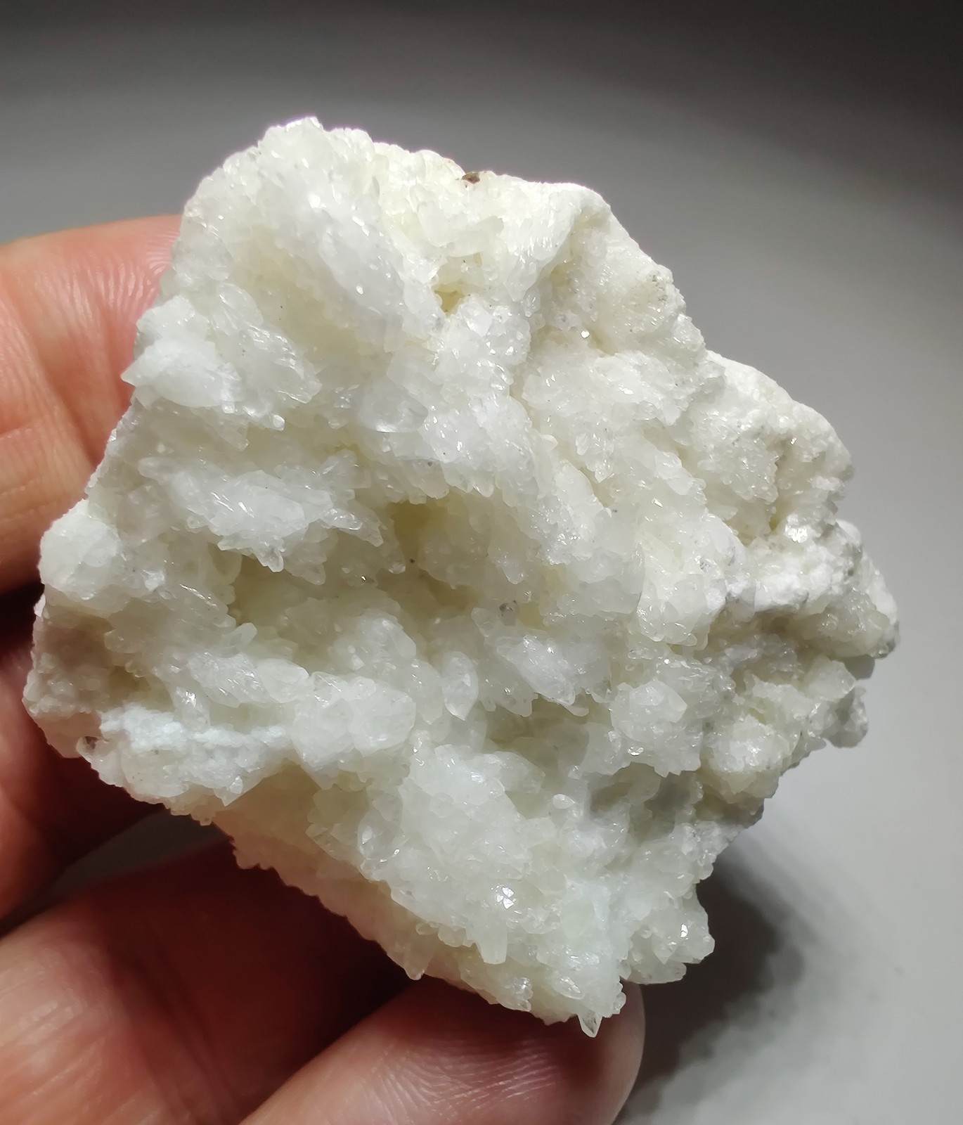 Calcite crystal specimen, fluorescent. Kentucky. 94 grams.