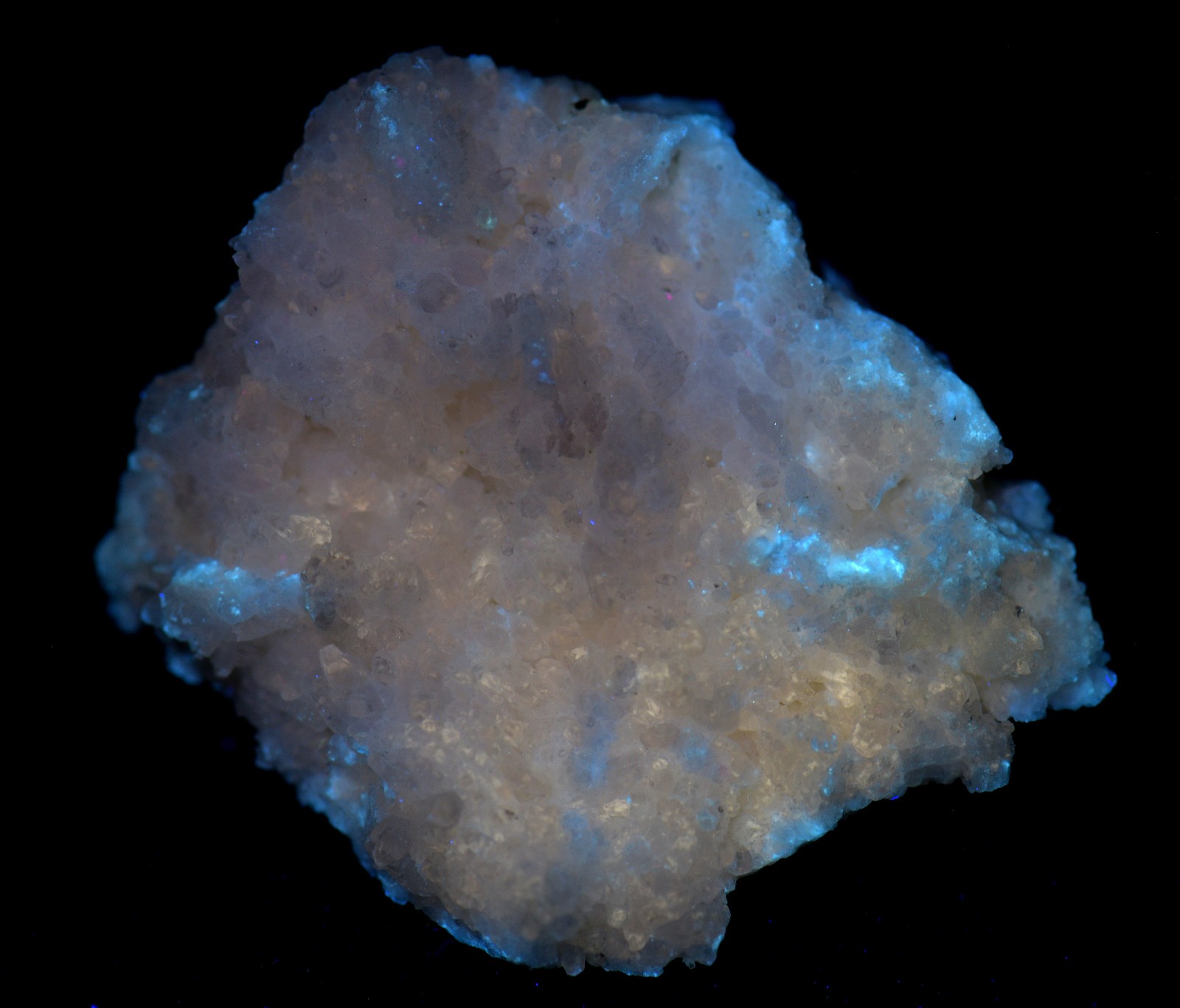 Calcite crystal specimen, fluorescent. Kentucky. 94 grams.