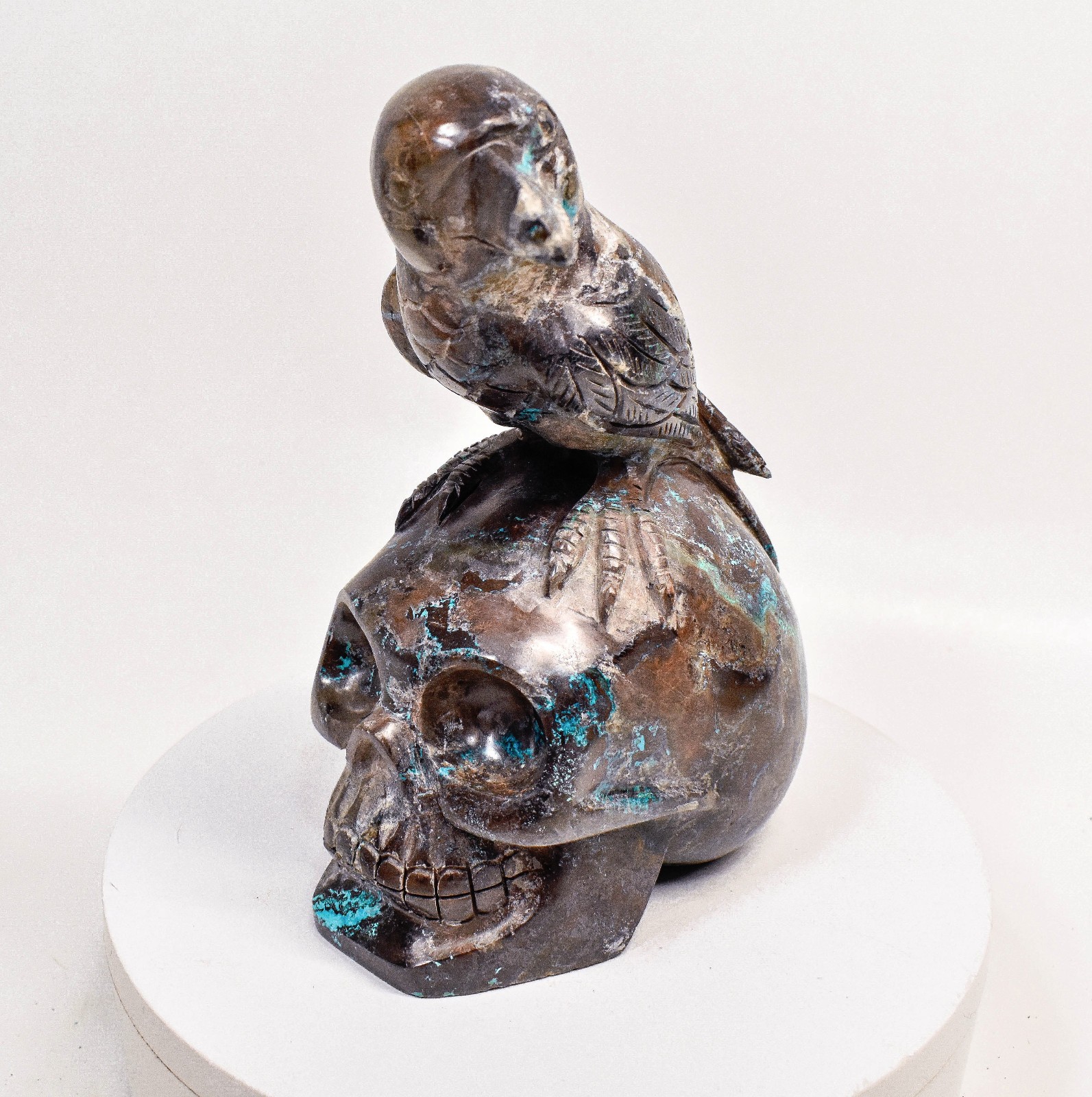 7.44″ Polished CHRYSOCOLLA MALACHITE QUARTZ Skull and Raven Carving Peru T728