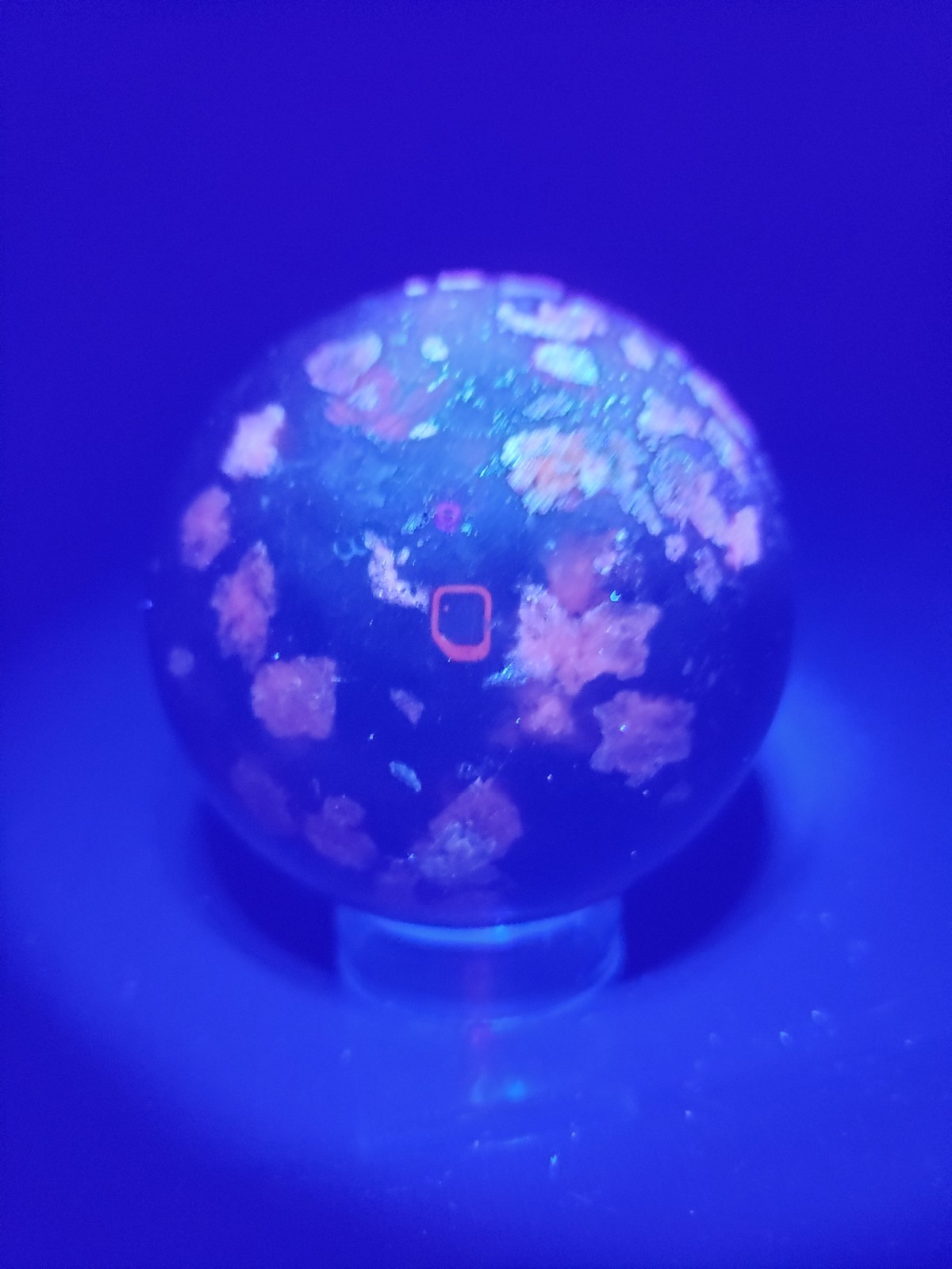 2.5″ Moss Agate Quartz Crystal Mineral Sphere Ball Orb UV to PINK, 362g