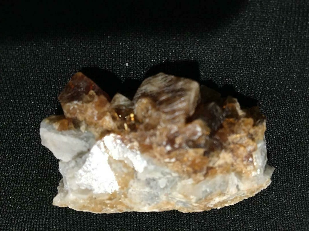 KB: BRIGHT! FL YELLOW/WHITE & RED CALCITE XLS. SW & PHOS., STRONTIAN, SCOTLAND