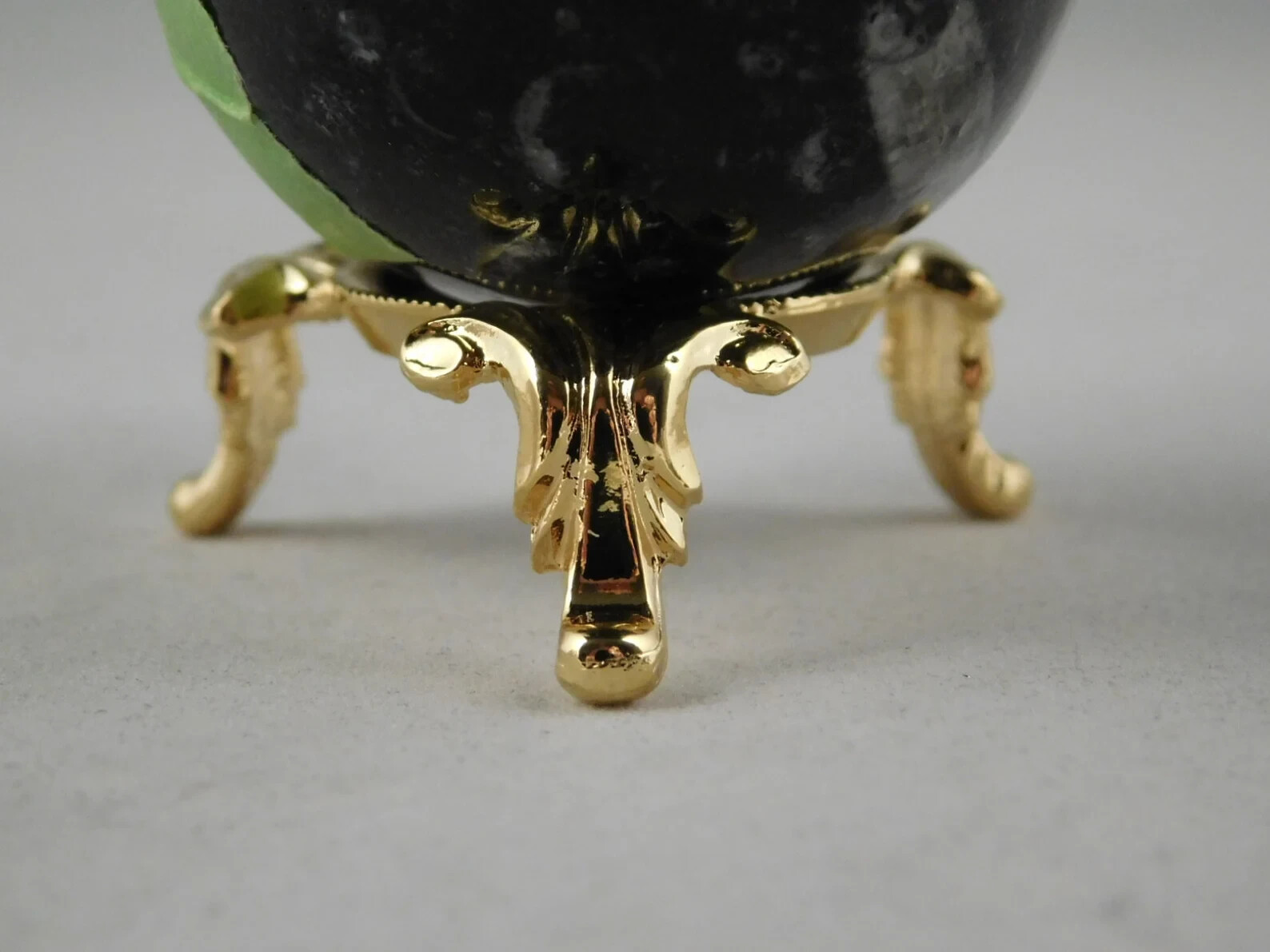Sphere Display Stand Small Size Princess Design Gold Color