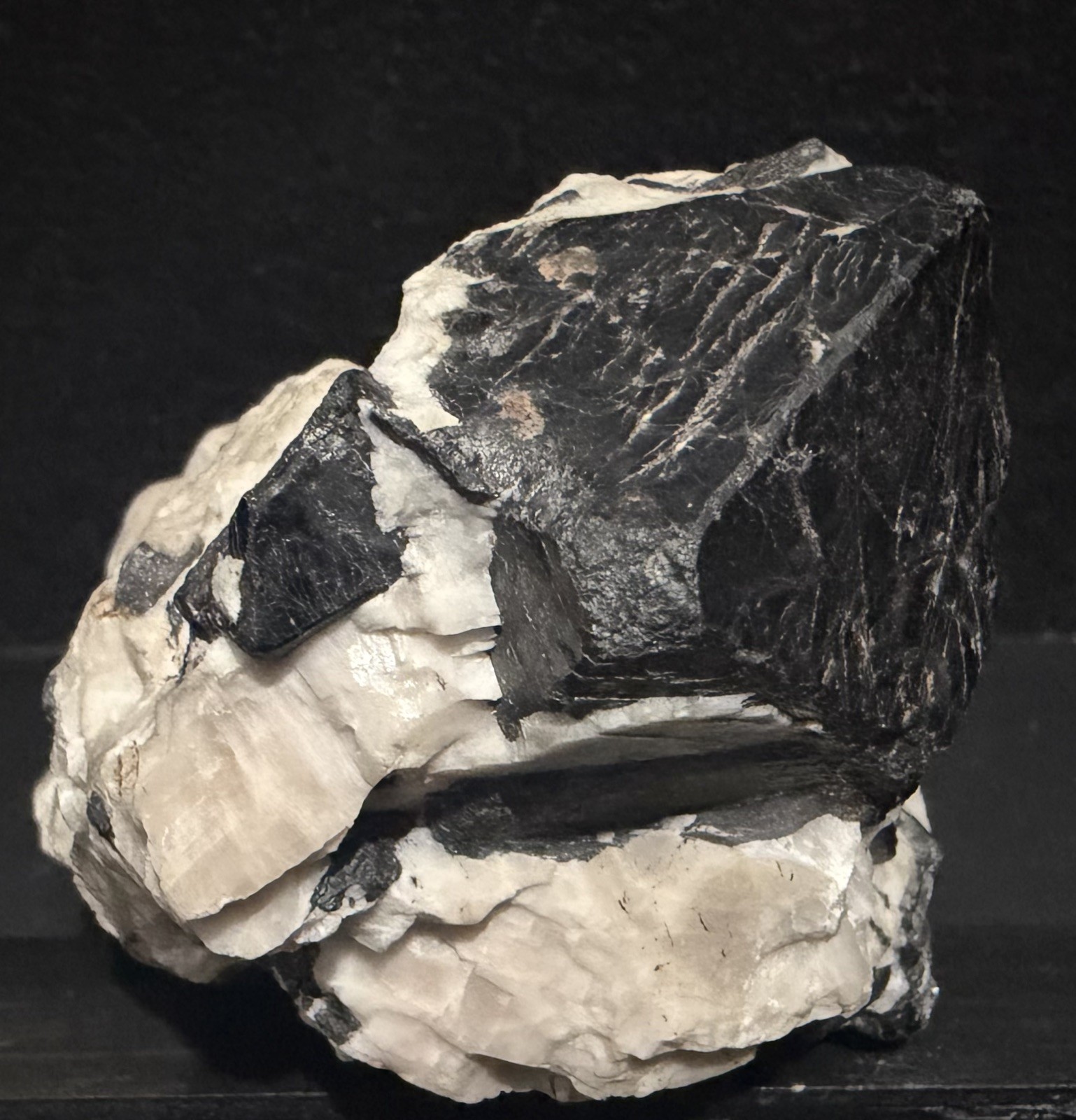 Franklinite crystal in Fluorescent Red Calcite with Willemite From Franklin,Nj
