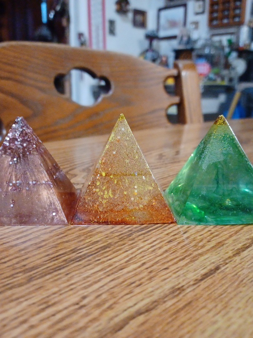 7 Chakra Aura Reiki Energy Spiritual Grid Acrylic Lucite Pyramid FAST SHIPPING!