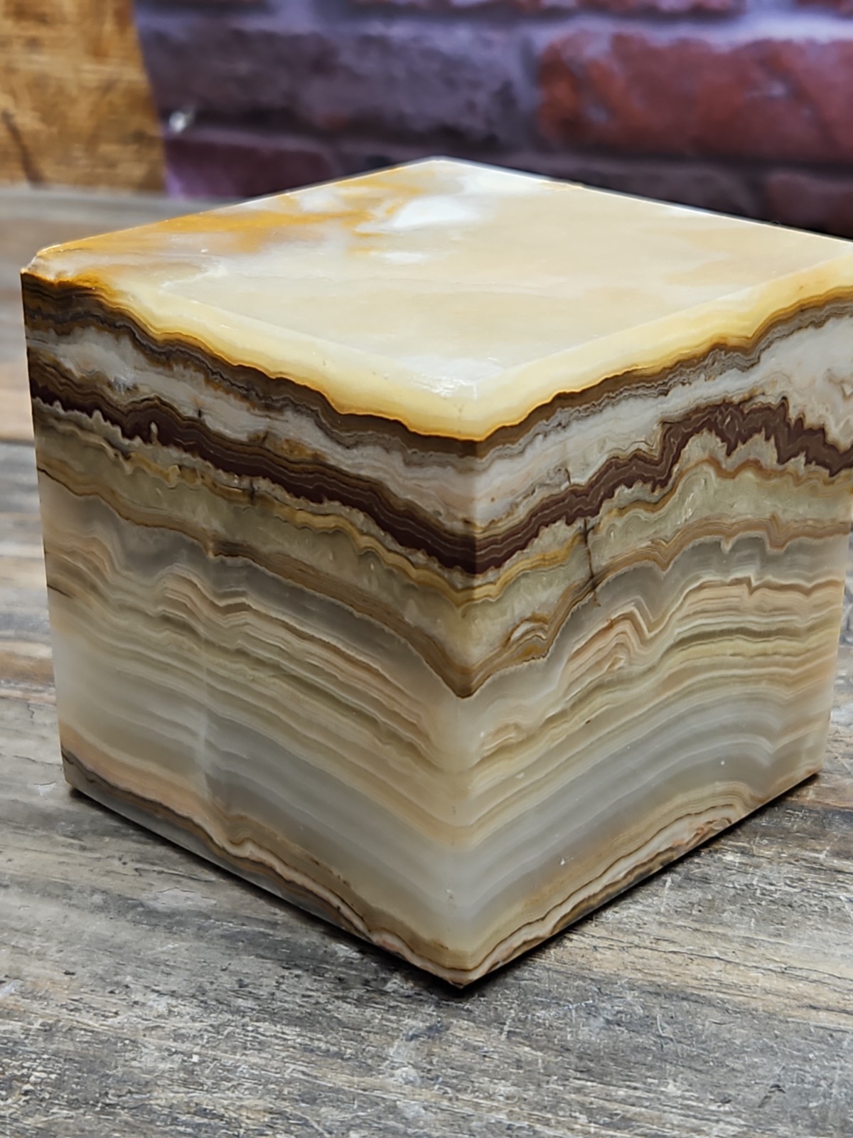 Polished Onyx Cube 3.5×3.5×3.5 Brown/White Faint Green Banded