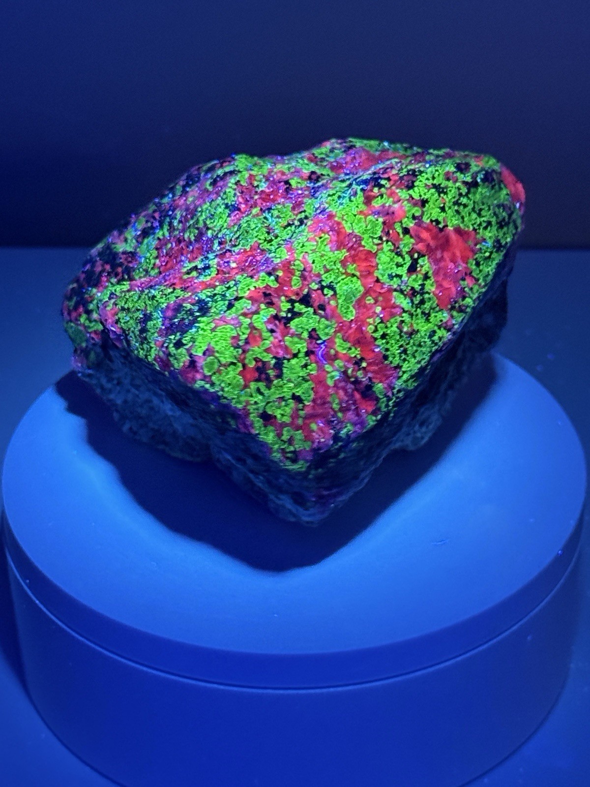 VIBRANT Calcite, Willemite, & Franklinite Fluorescent Mineral Specimen – NJ