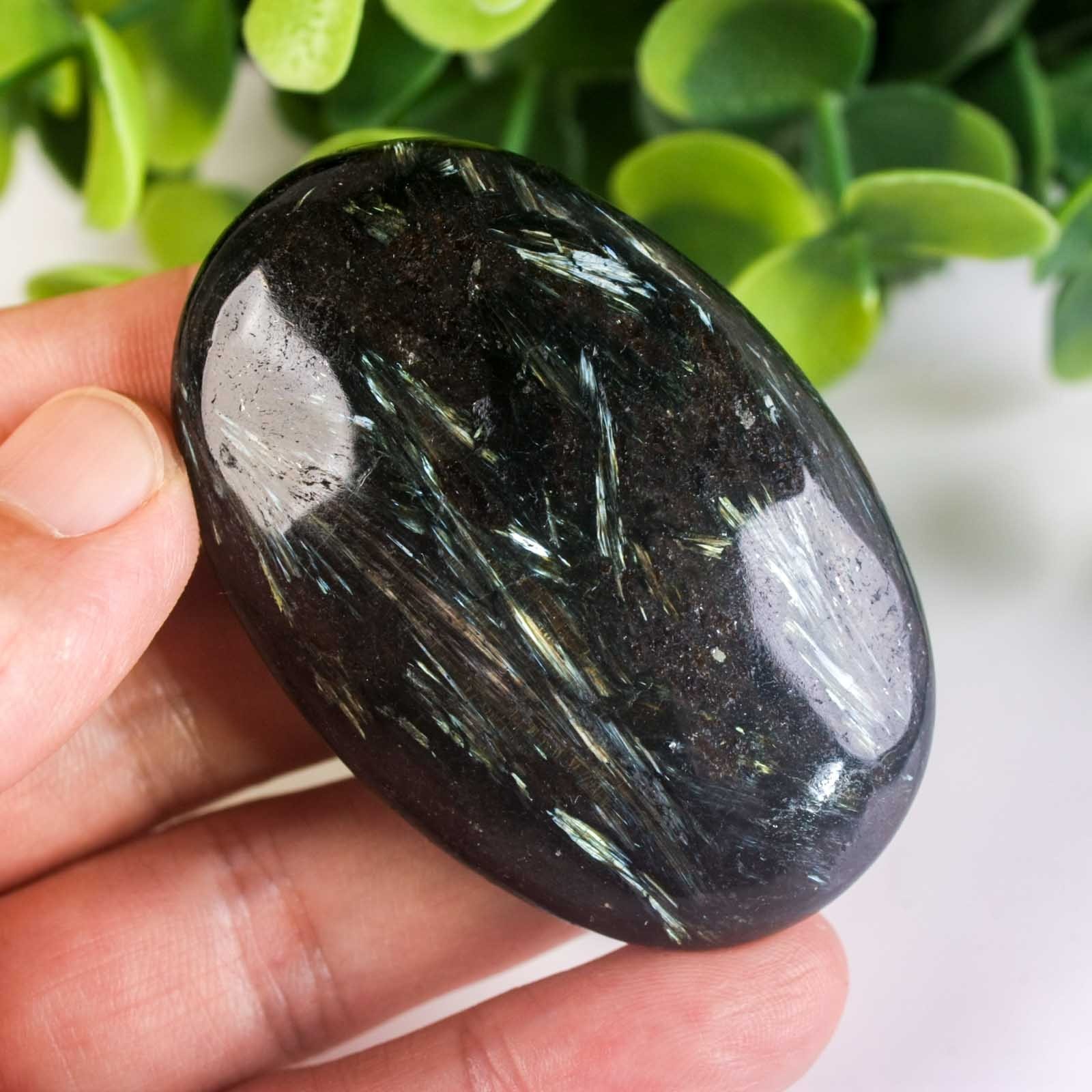 62g 58mm Rare Arfvedsonite Palm Stone Natural Firework Flash Crystal Worry Stone