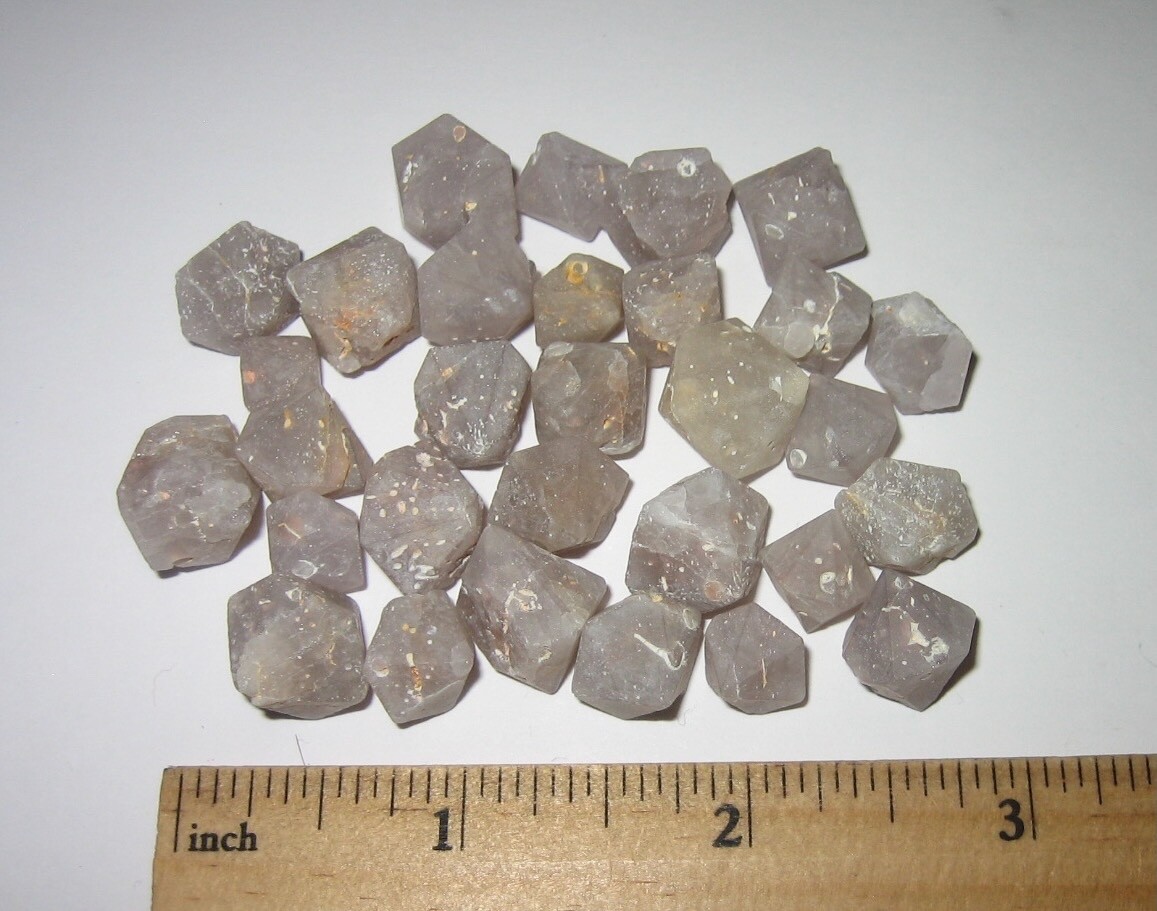 30 SMALL NATURAL ROUGH 0.2″- 0.5″ BETA QUARTZ CRYSTALS FROM INDONESIA ~ 53.3g *4