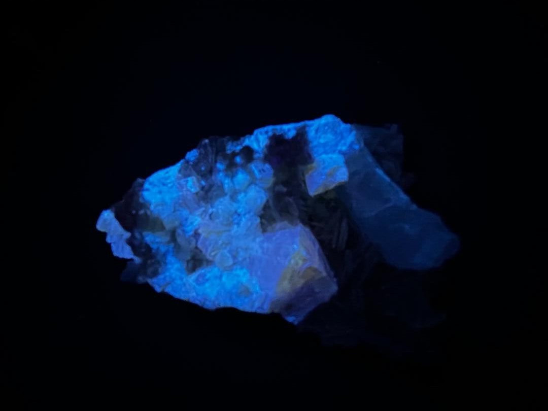 KB: GREAT! SW FL BRIGHT BLUE/WHITE, LW ORANGE SCHEELITE, SICHUAN PROVINCE, CHINA