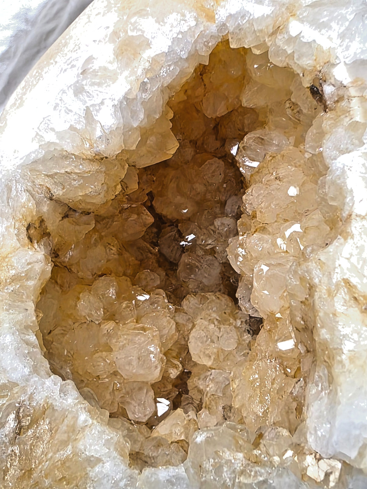 2.47 lb Tennessee Quartz Tower with Geode Quartz pocket 5 inches Free Standing