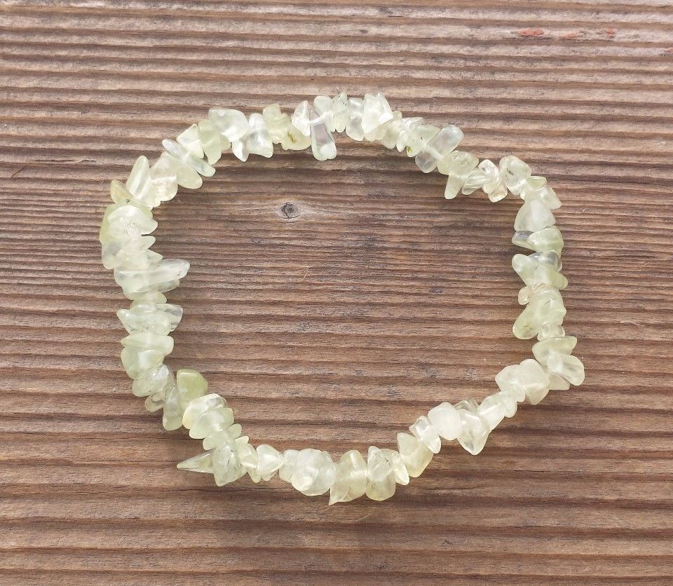 NATURAL PREHNITE GEMSTONE STRETCHY CHIP BRACELET