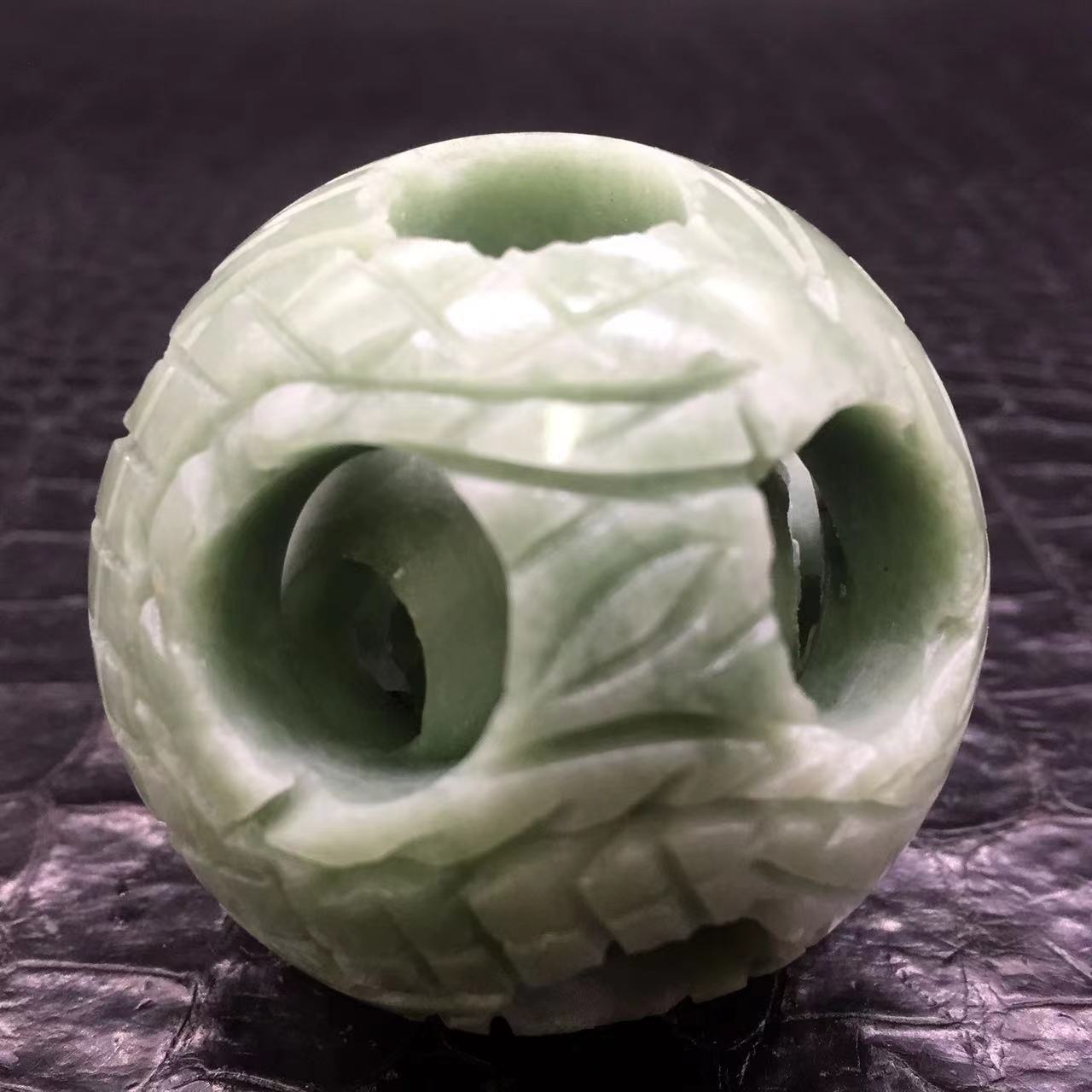 Natuaral XIU Jade Quartz Sphere Crystal Exquisite Ball Magic Healing Decorat 1Pc