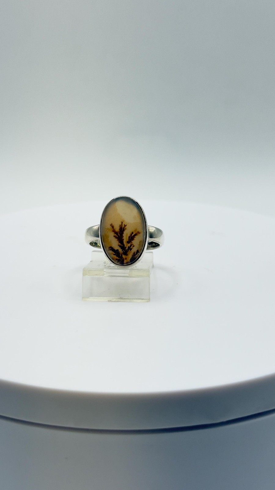Elegant Dendritic Agate Oval Ring – Natural Scenic Pattern Jewelry – Size 7
