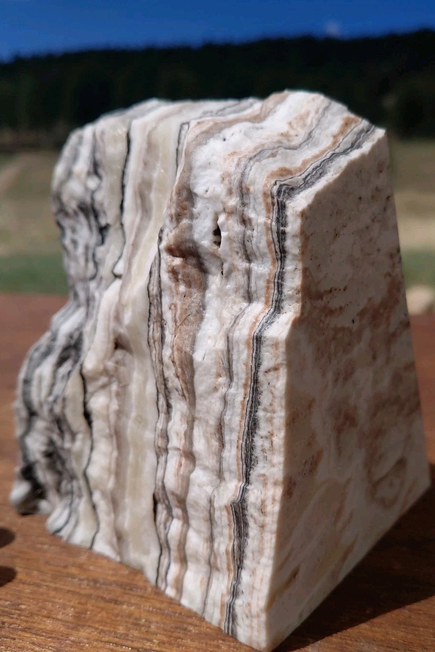 Zebra Calcite Polished Crystal Pyramid 2 3/4Lb Bands UV+ 4 3/4″× 3 1/2″ ×3 1/2