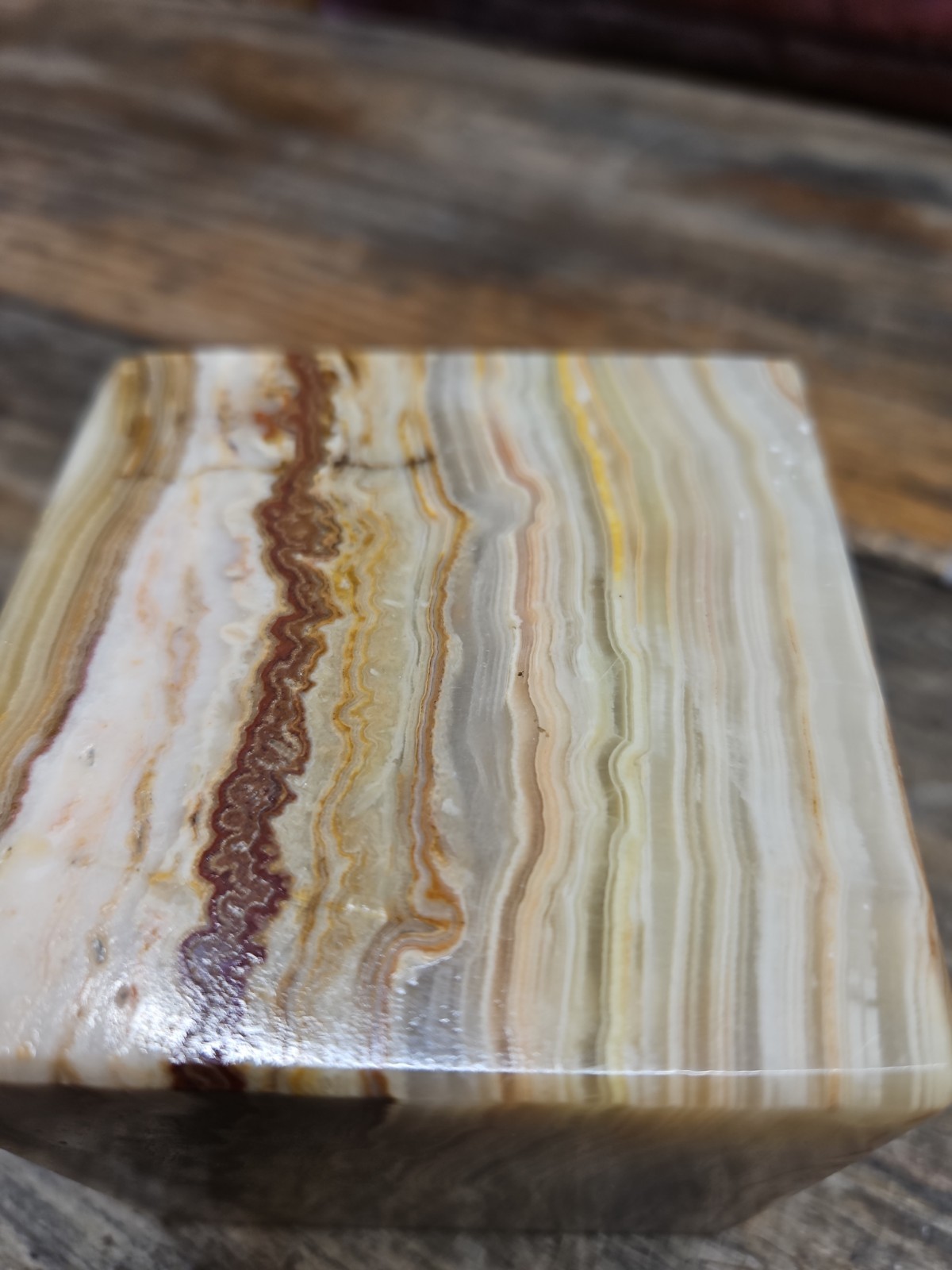 Polished Onyx Cube 3.5×3.5×3.5 Brown/White Faint Green Banded