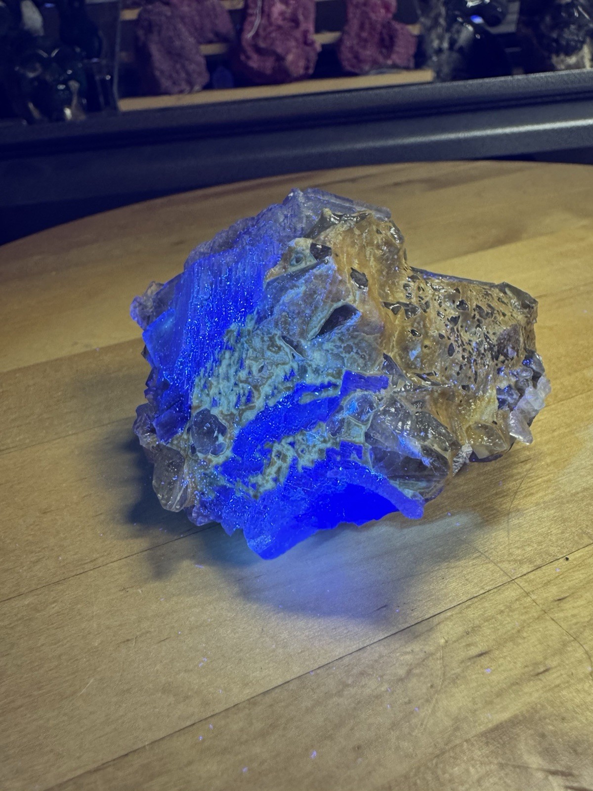 7118 Raw Fluorite Multiple Records Uv Reactive 2.0”T 2.3”W 3.4”L Wt. 10 Oz.