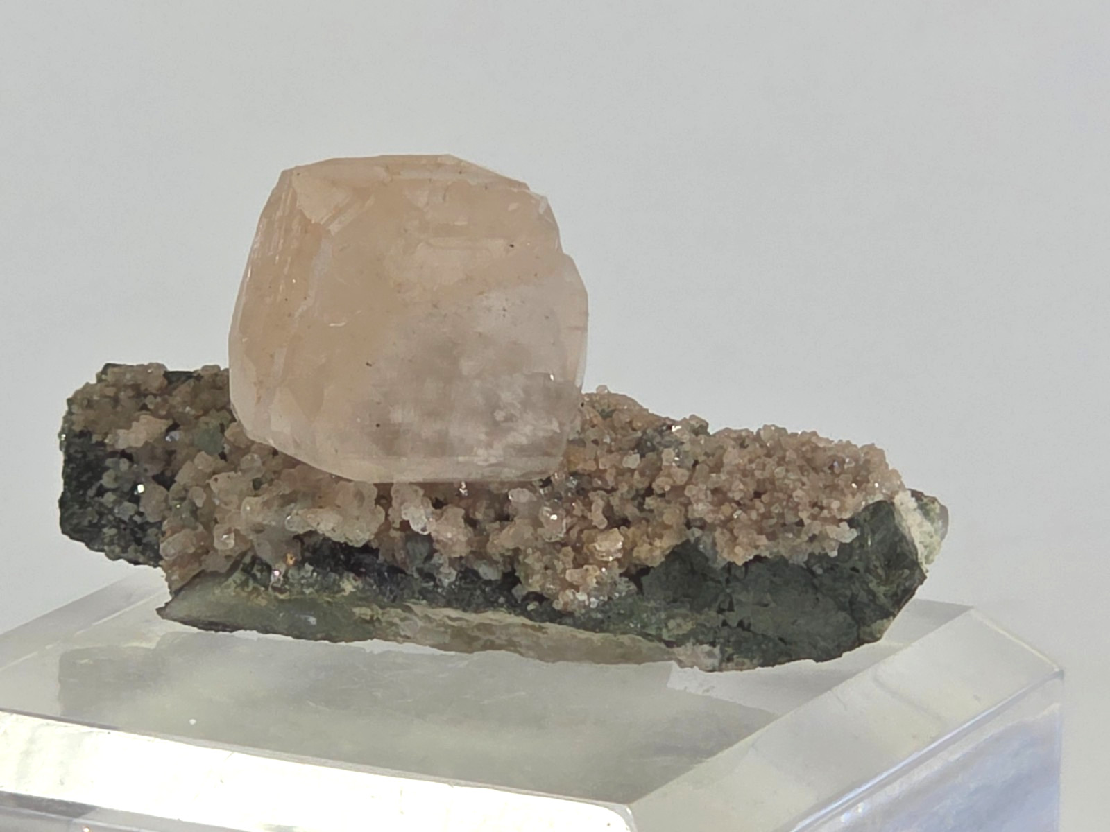 Fluorescent Calcite, Fujian, China C-19
