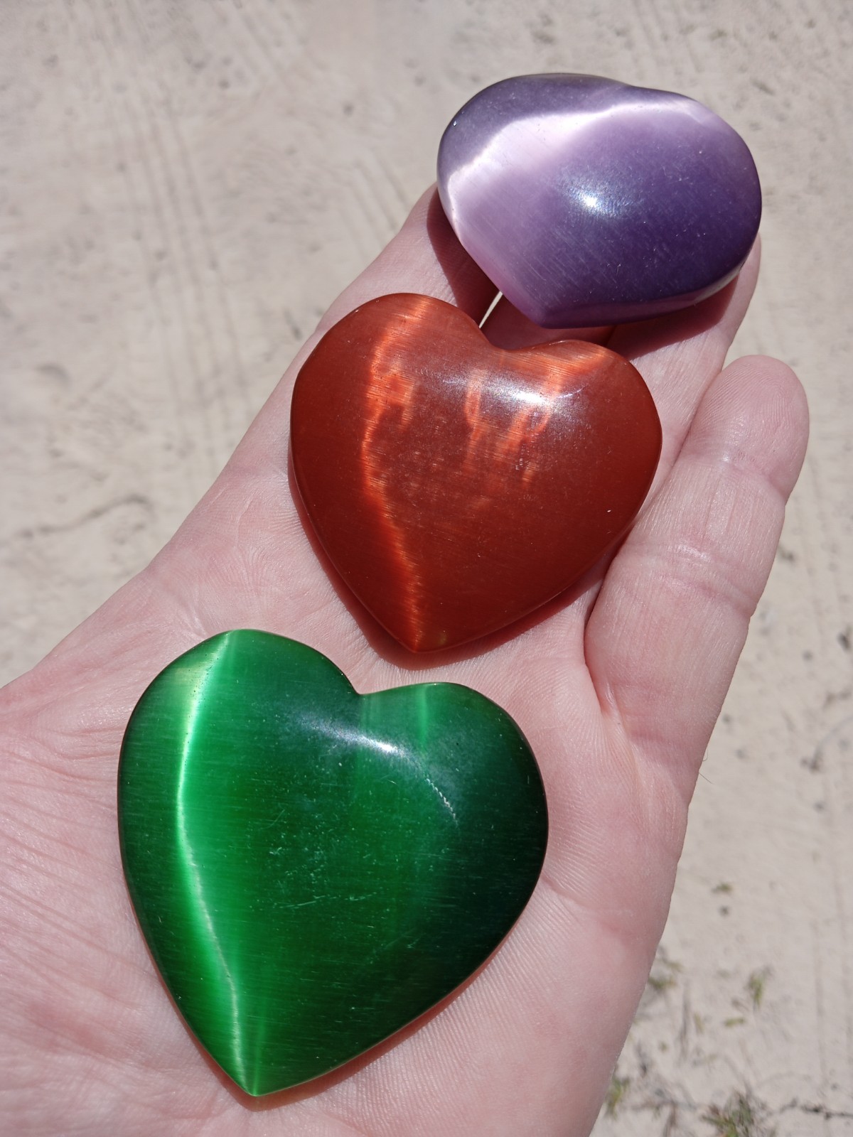 Lot of 4 Rainbow Glass Cat’s Eye Hearts! Color shifting.. Q1