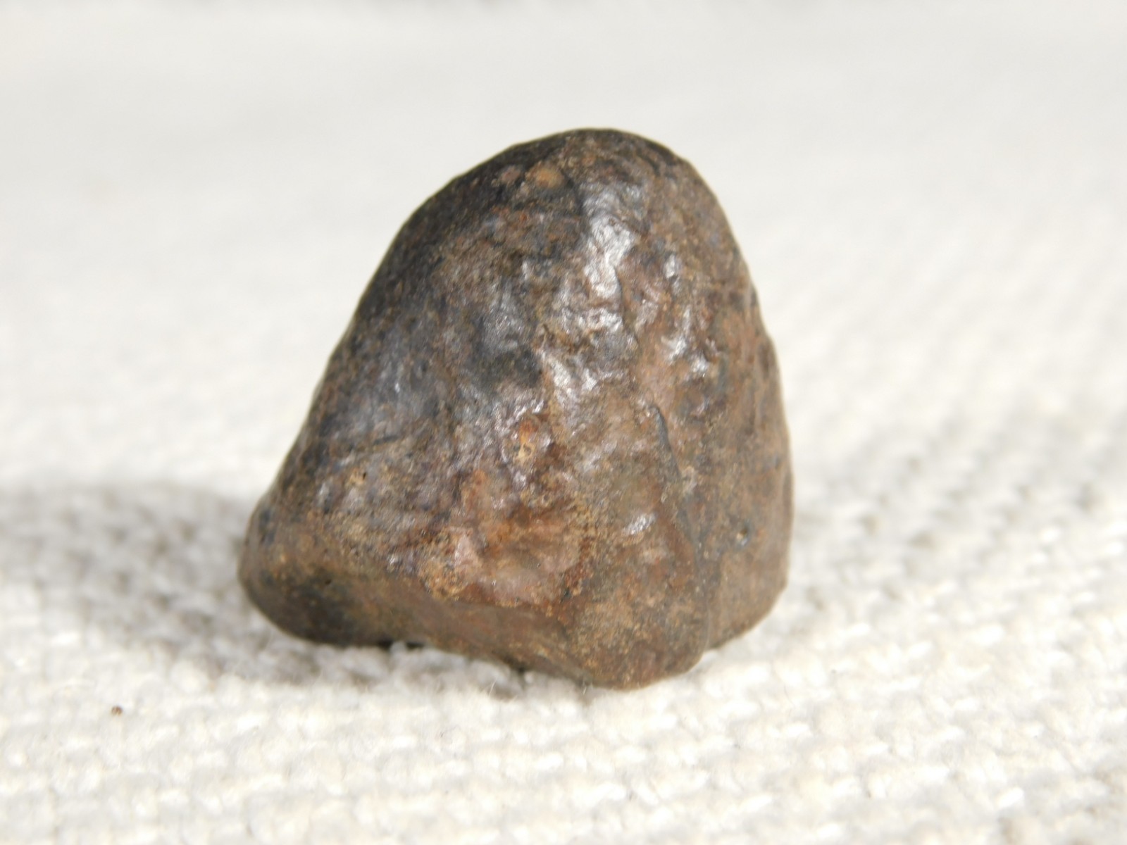 Small Stony METEORITE With Dark Fusion Crust 100% Natural Fell in Libya 15.4gr