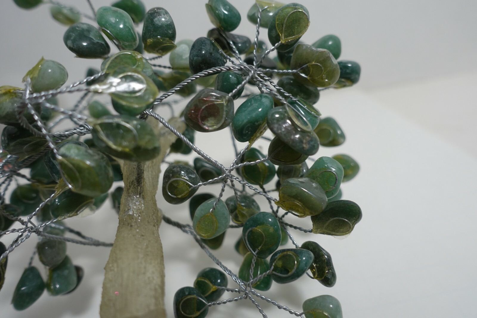 qz-6 -HANDCRAFTED BONSAI TYPE TREE, JADE, WIRE, LUCITE AND AGATE GEODE SLICE 6″H