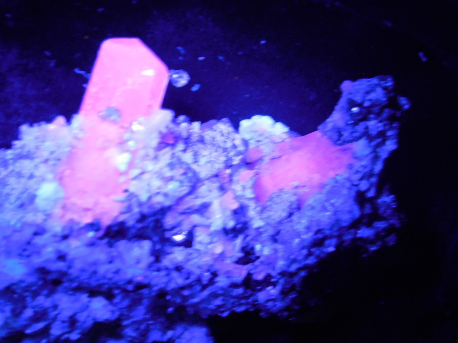FLUORESCENT Calcite CRYSTAL Cluster on PYRITE Crystals Peru 125gr