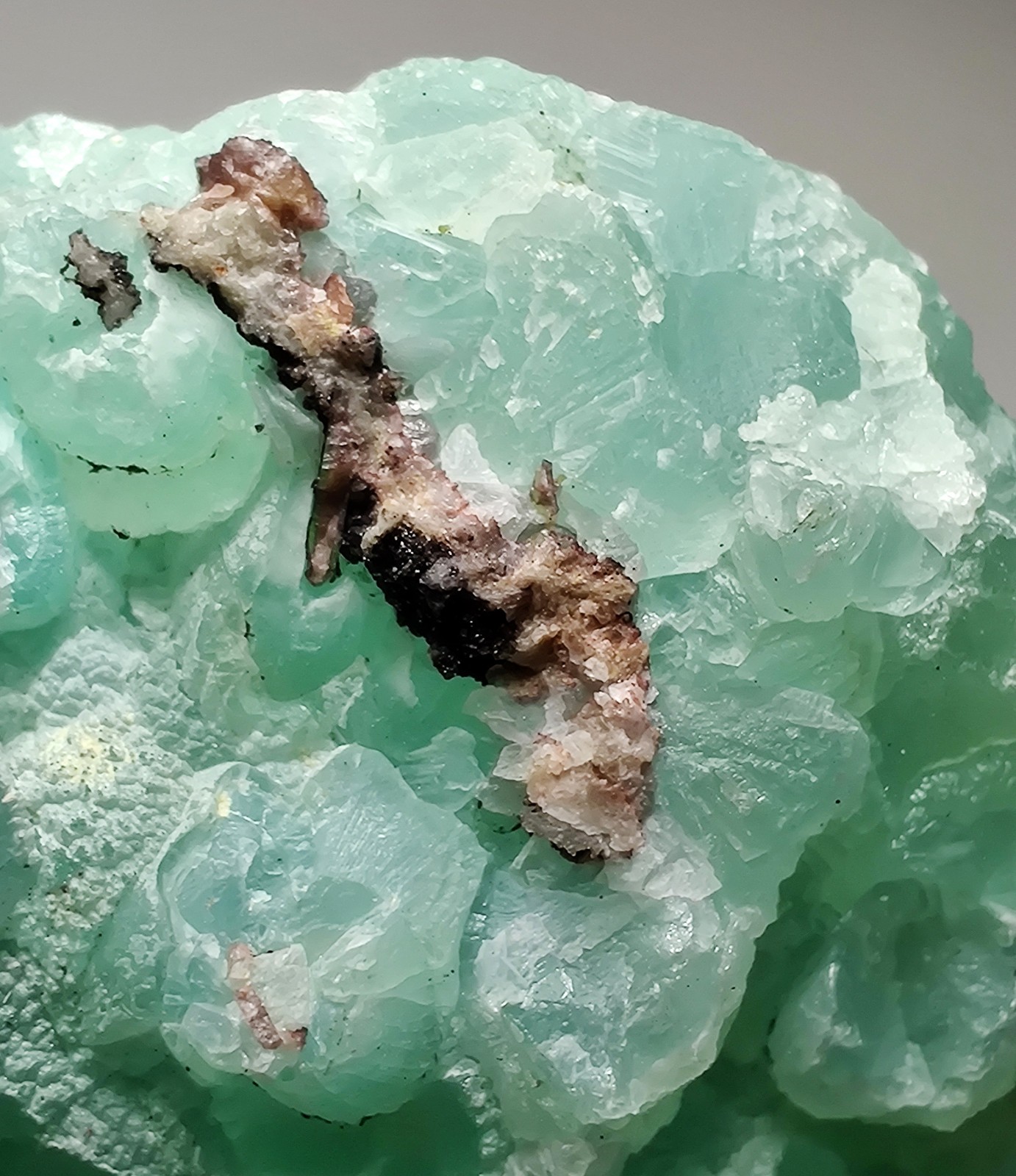 Beautiful Smithsonite specimen, great color! Kelly Mine, New Mexico. 31 grams.