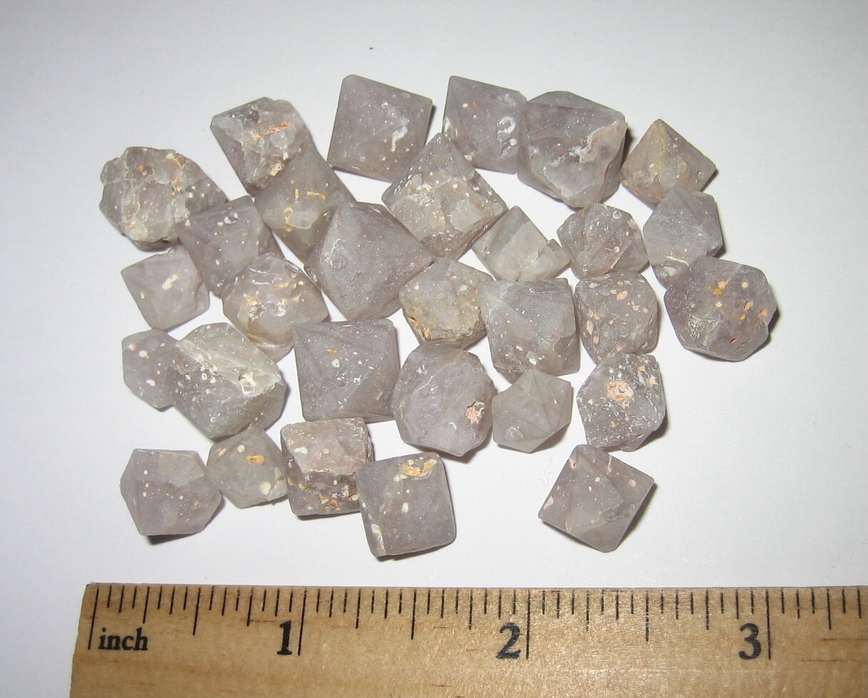 30 SMALL NATURAL ROUGH 0.2″- 0.5″ BETA QUARTZ CRYSTALS FROM INDONESIA ~ 50.5g *5