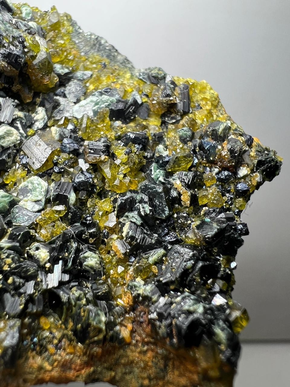 211-Gr Vesuvianite crystal specimen with Diopside &Magnetite Clinochlore @Pak