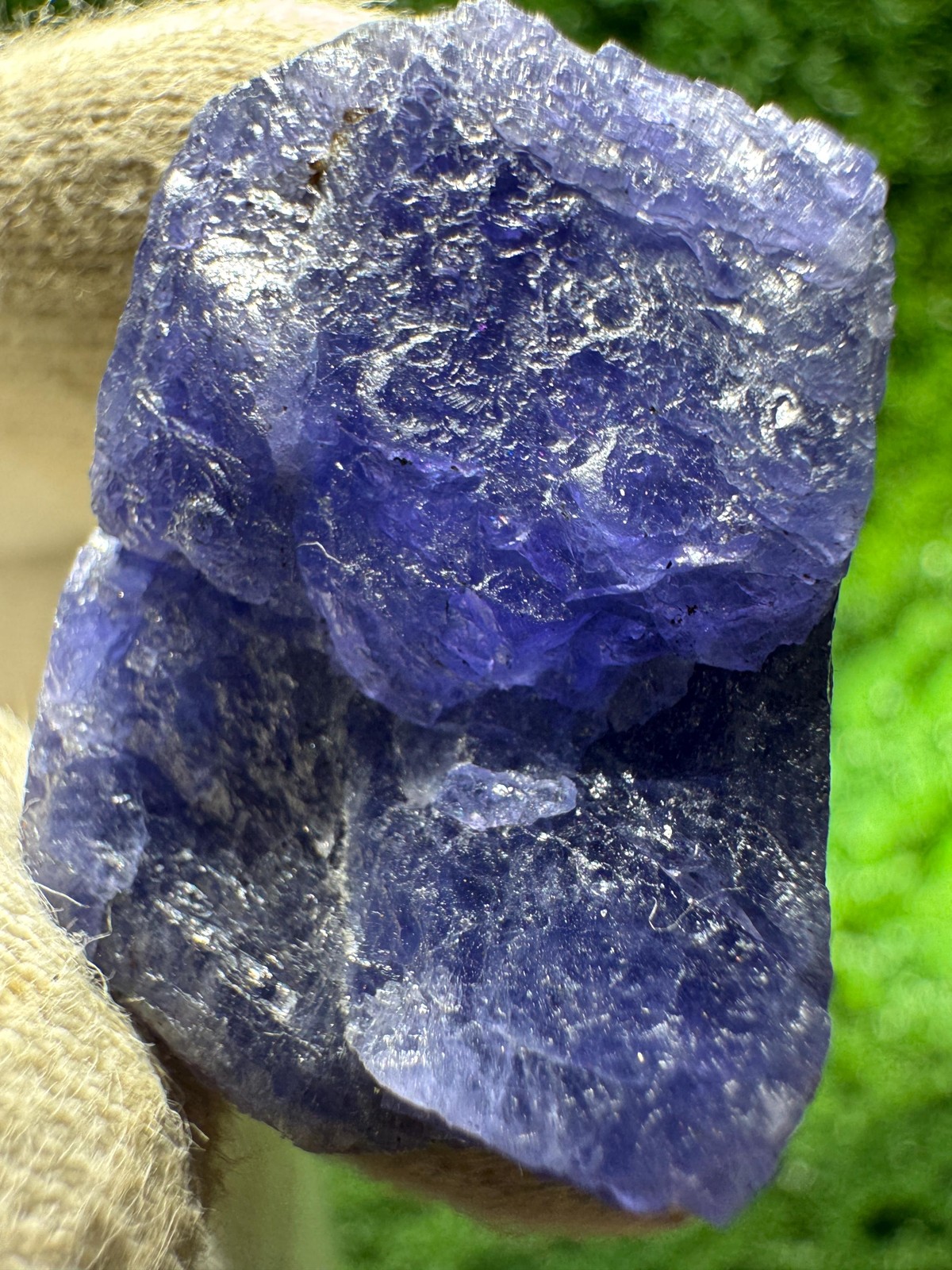 Awesome TANZANITE Crystal with COLOR CHANGE under yellow/white light / N381