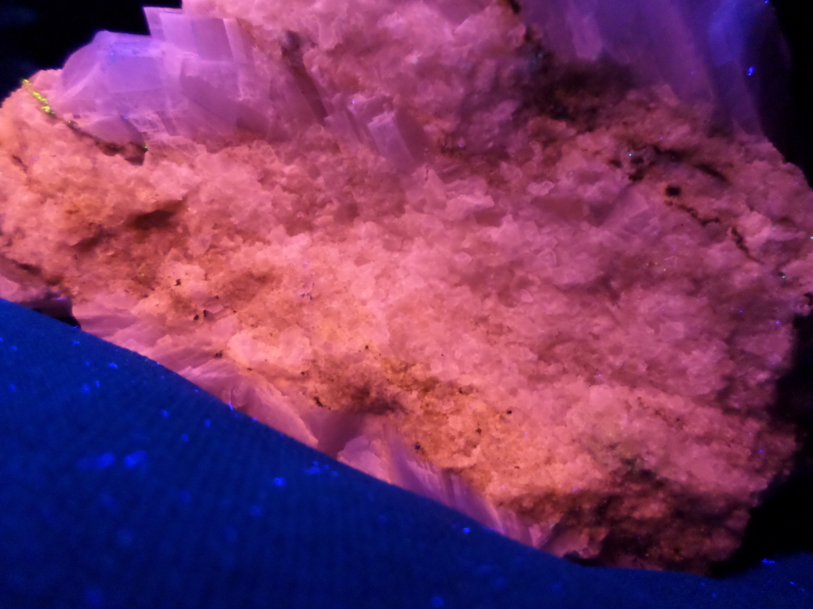 KB: NEW!! BRIGHT FL. RED CALCITE FROM THE WHITE KNOB QUARRY, CALIFORNIA
