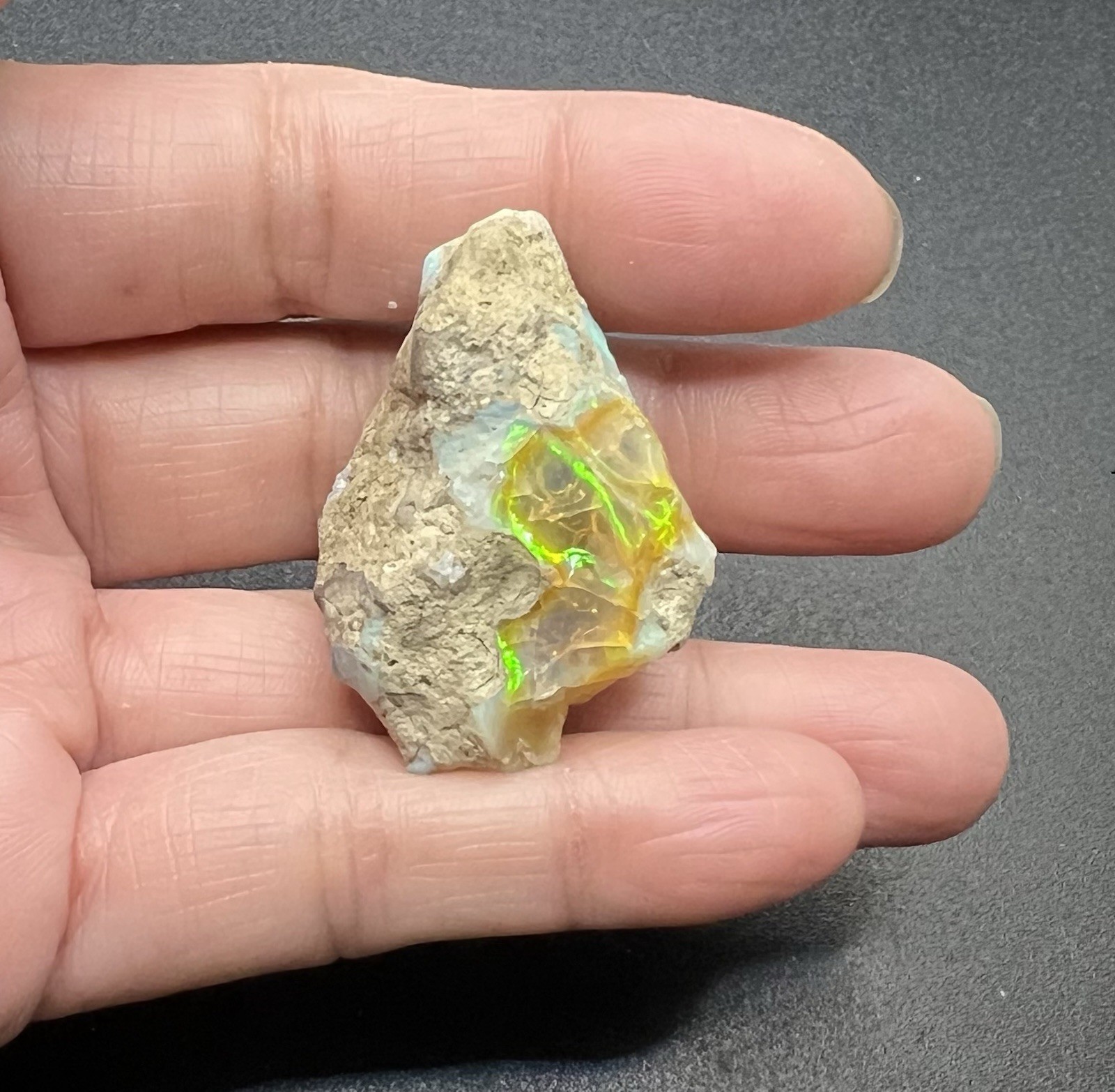 Ethiopian Welo Genuine Opal 14.5g Approx 1 1/2in AWESOME FLASHES