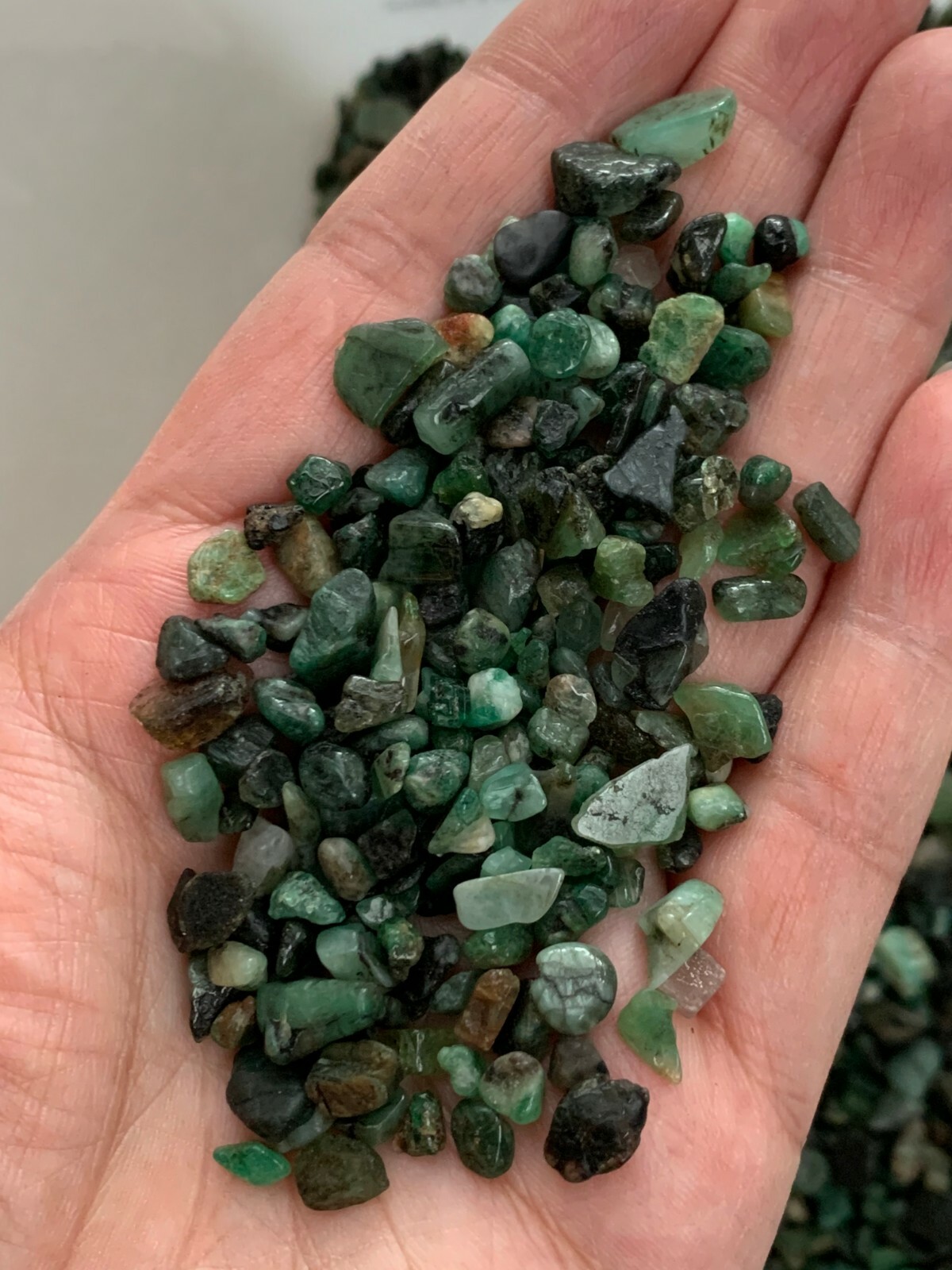 Grade A++ Emerald Semi Tumbled Gemstone Mini Chips 4 – 8 mm, Wholesale Bulk Lot