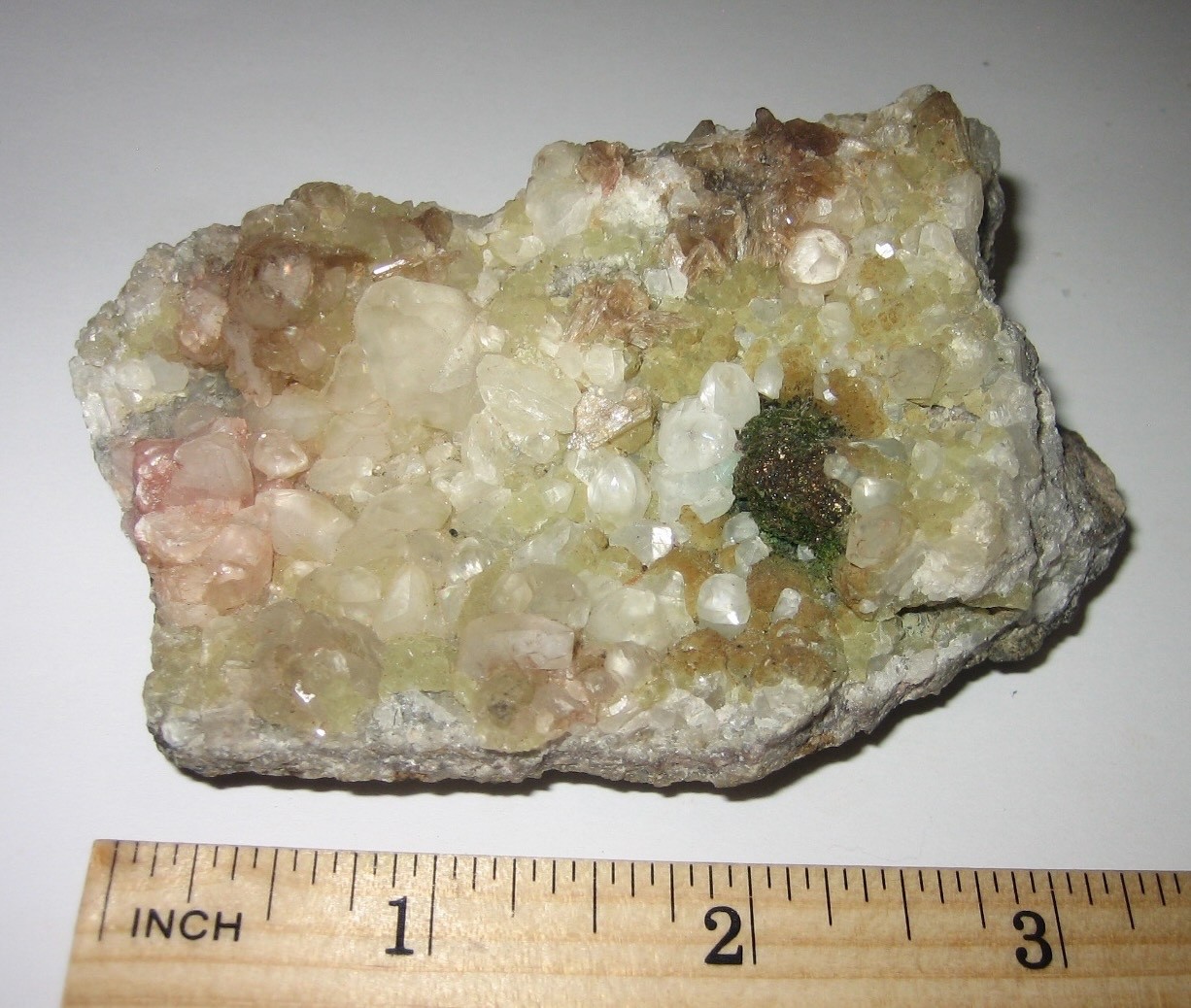 3.75″ RARE CALCITE & STILBITE CRYSTAL CLUSTER FROM MARYLAND, USA ~ 192.6grams *A