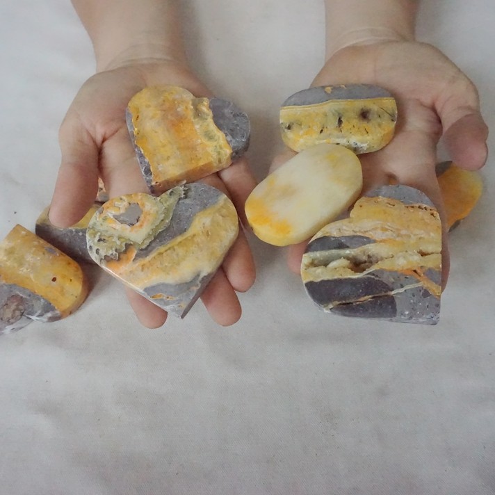 2.2LB 13Pcs Natural Bumble Bee Jasper Quartz Crystal Heart Palm Stone Healing