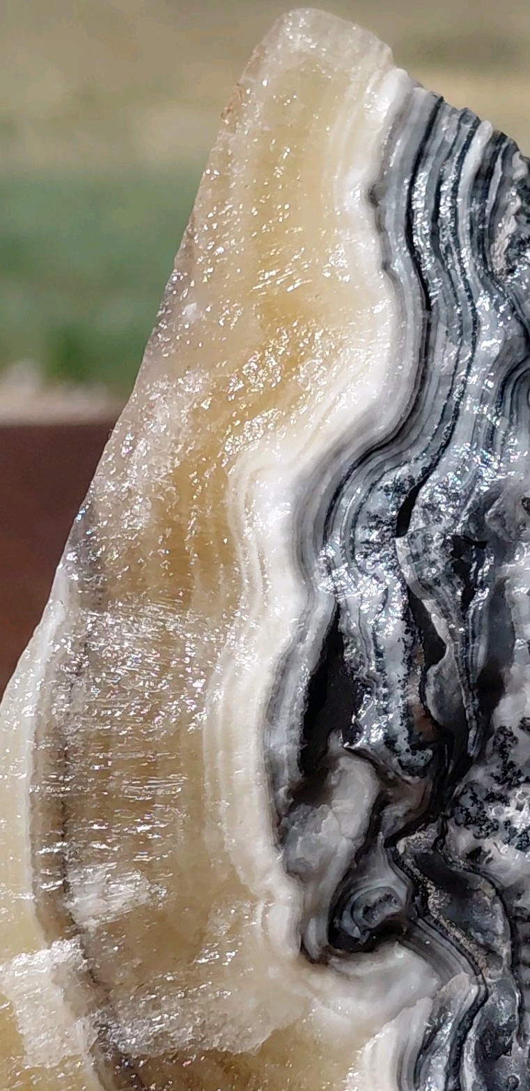 Zebra Calcite Polished Pyramid Dendrite Translucent Bands 3 1/4″x3 1/4″×2 1/2″