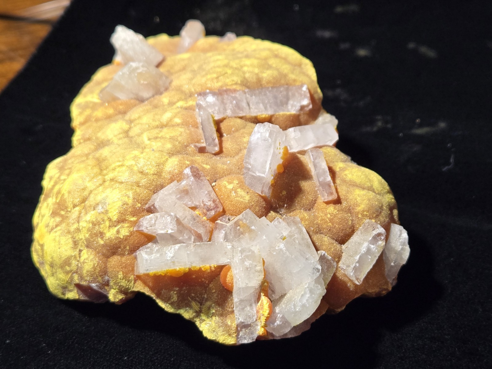 Orpement Realgar Natural Mineral Specimen With Barite and Pyrite 374g Peru 5.25″