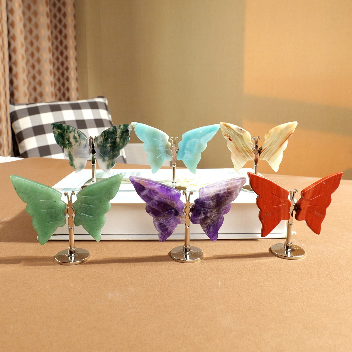1PC Random Natural Mixed Stone Butterfly Figurine Crystal Carving Stand Home